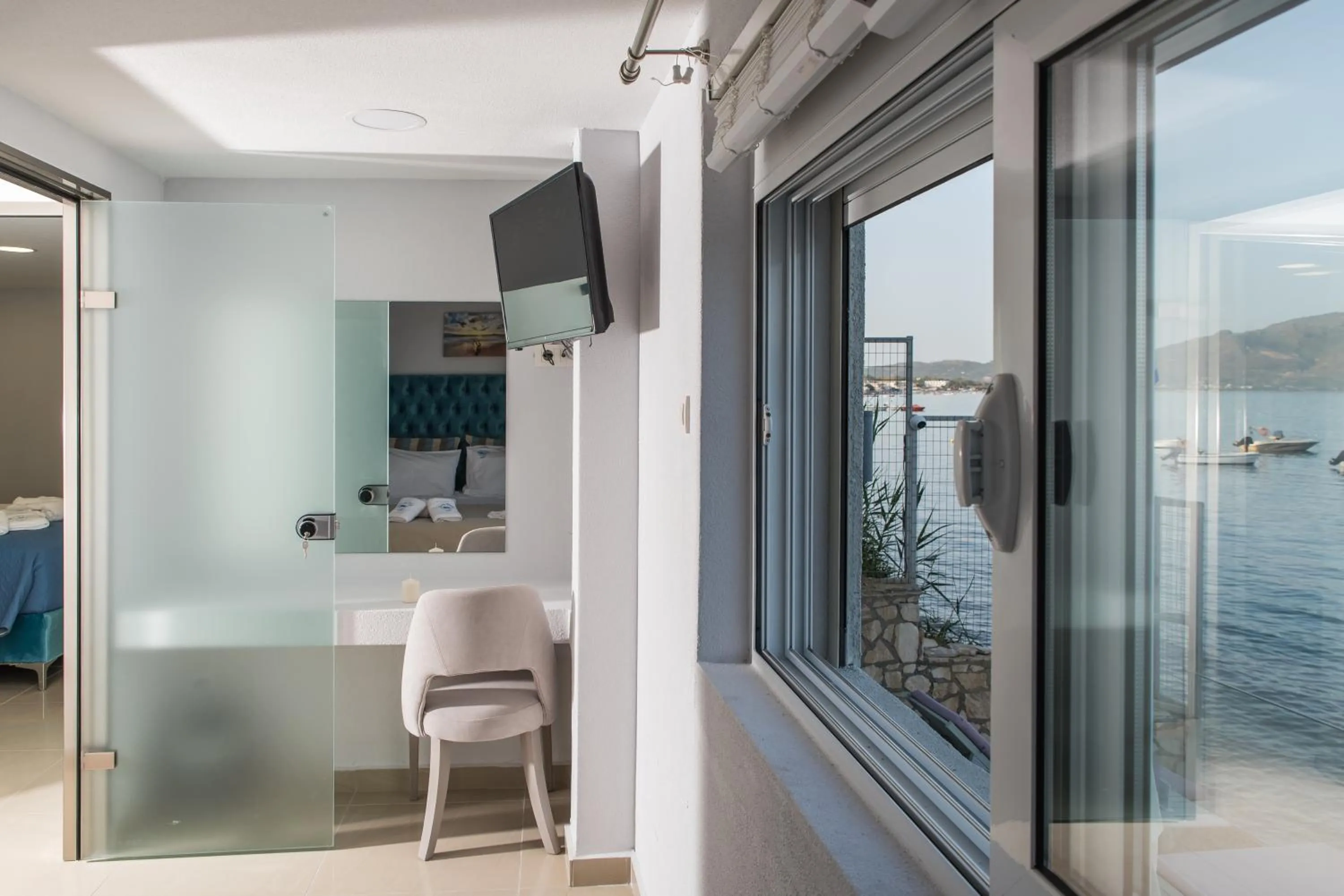 TV and multimedia in Denise Beach Hotel