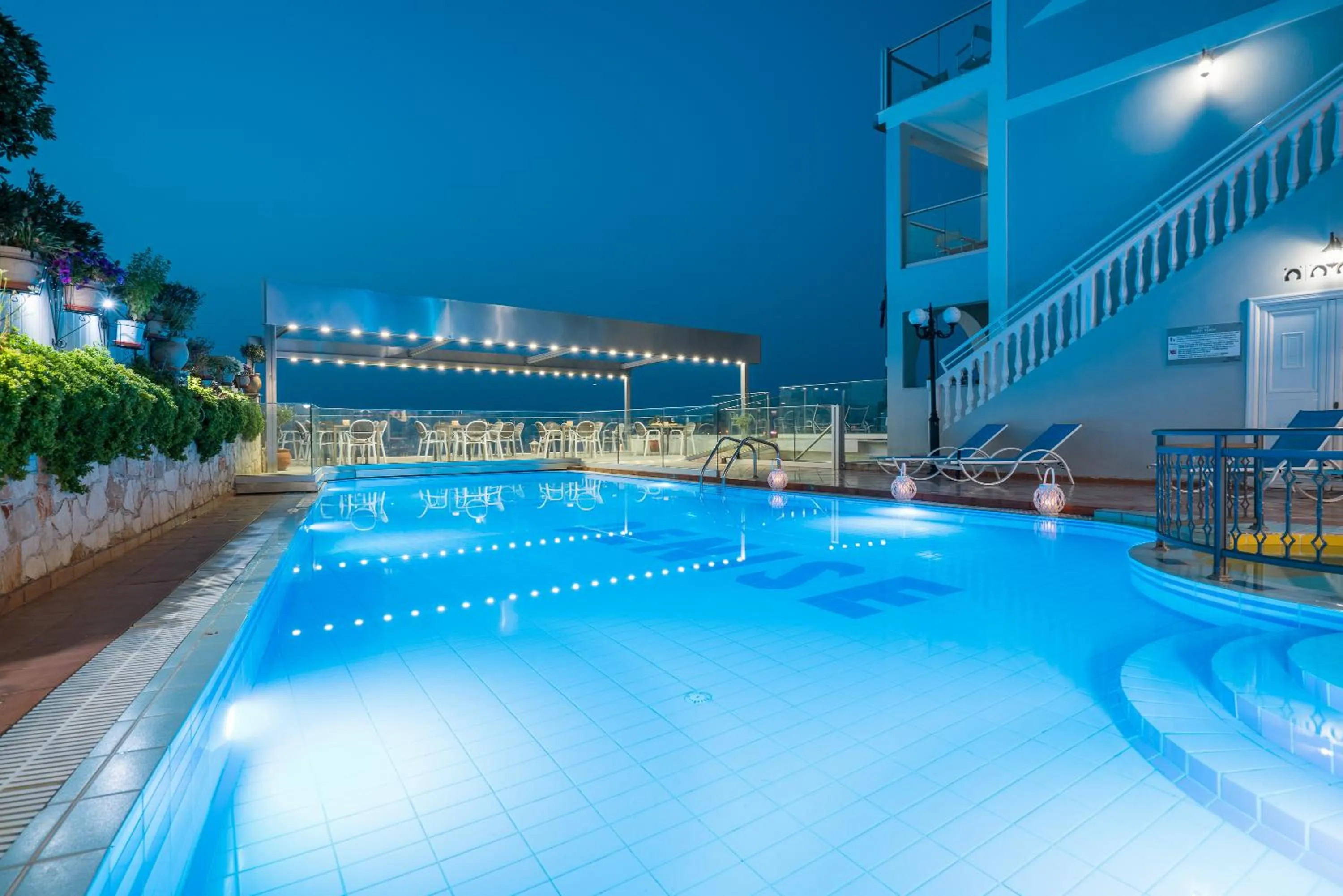 Swimming pool in Denise Beach Hotel