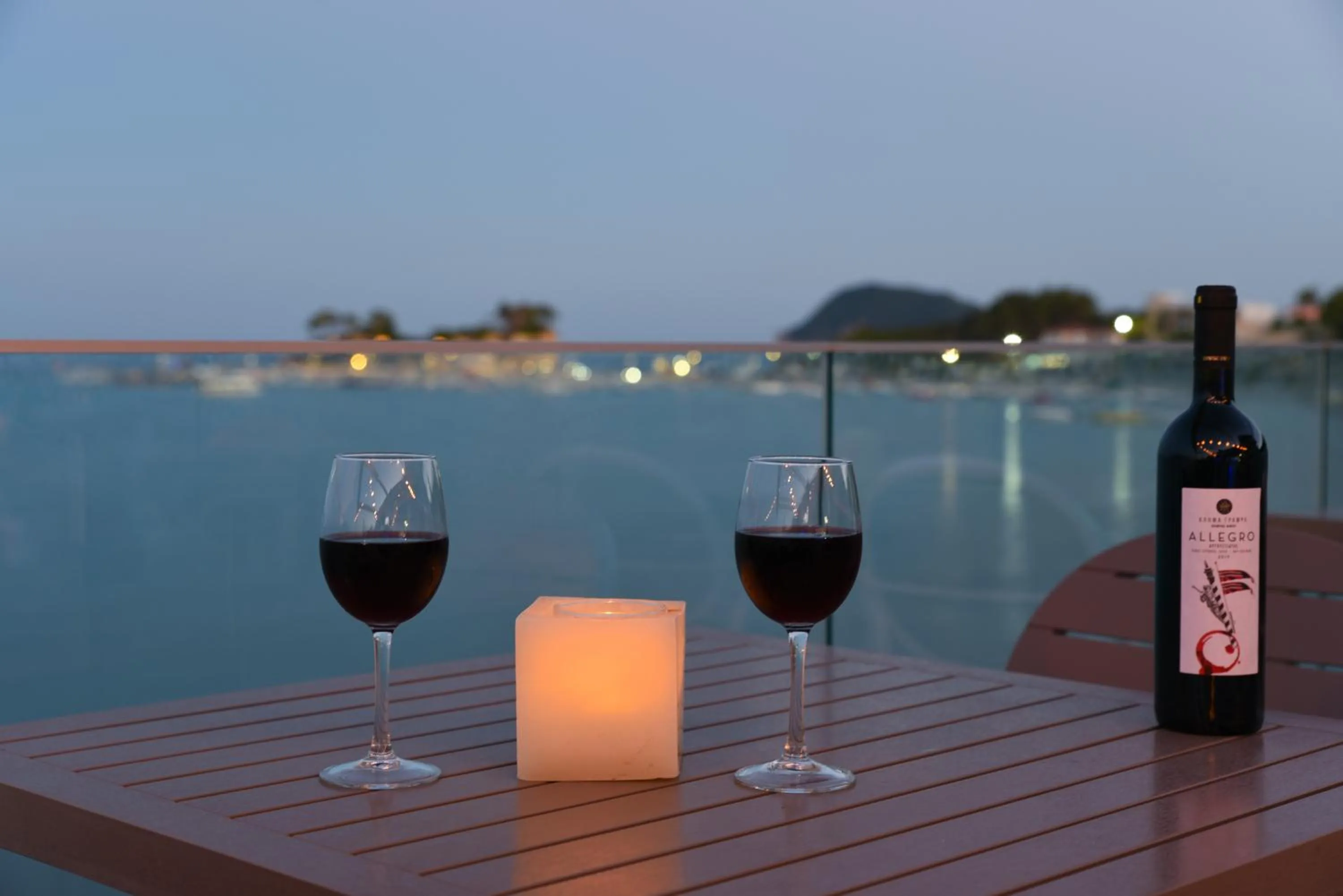 Food and drinks in Denise Beach Hotel