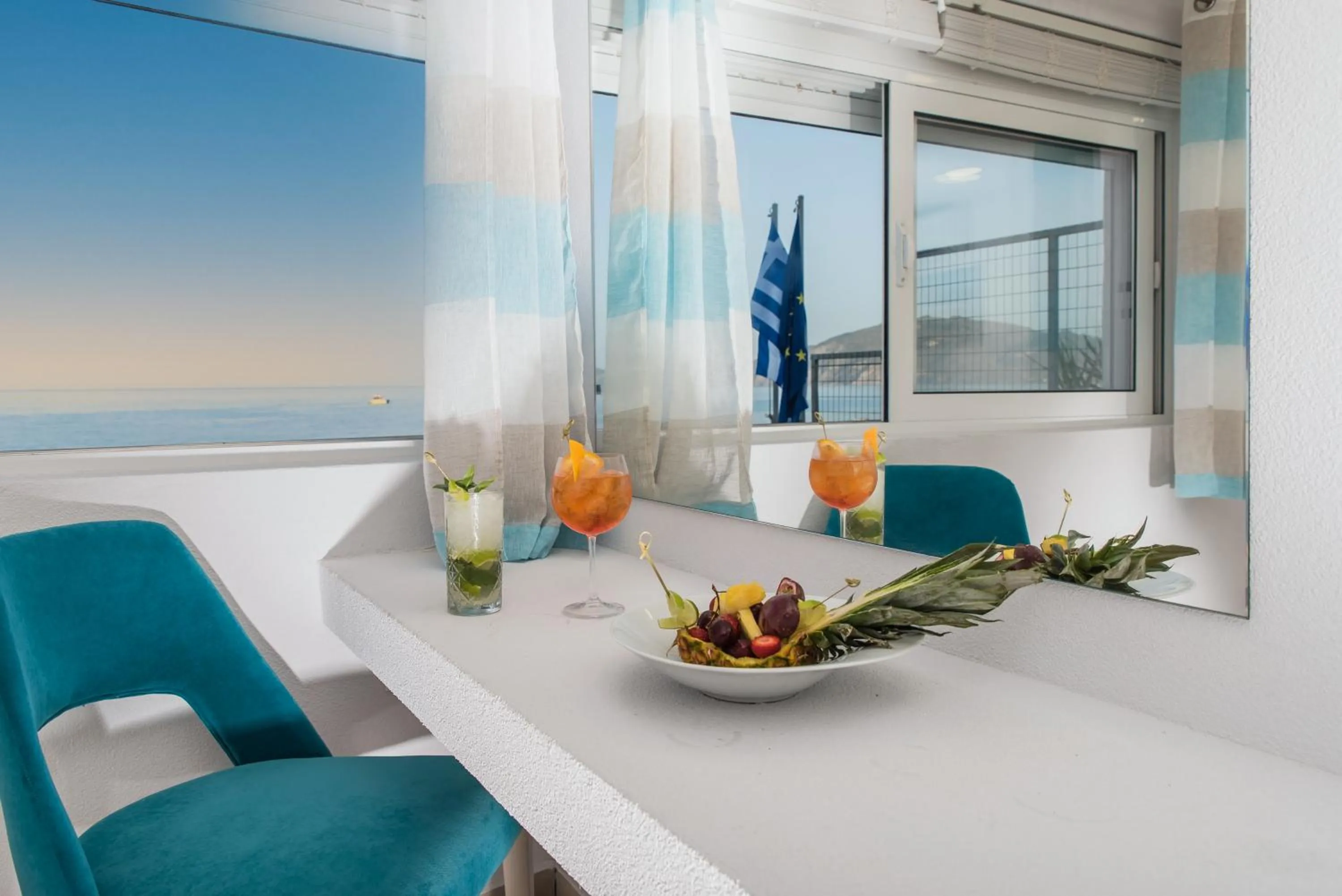 Food and drinks in Denise Beach Hotel