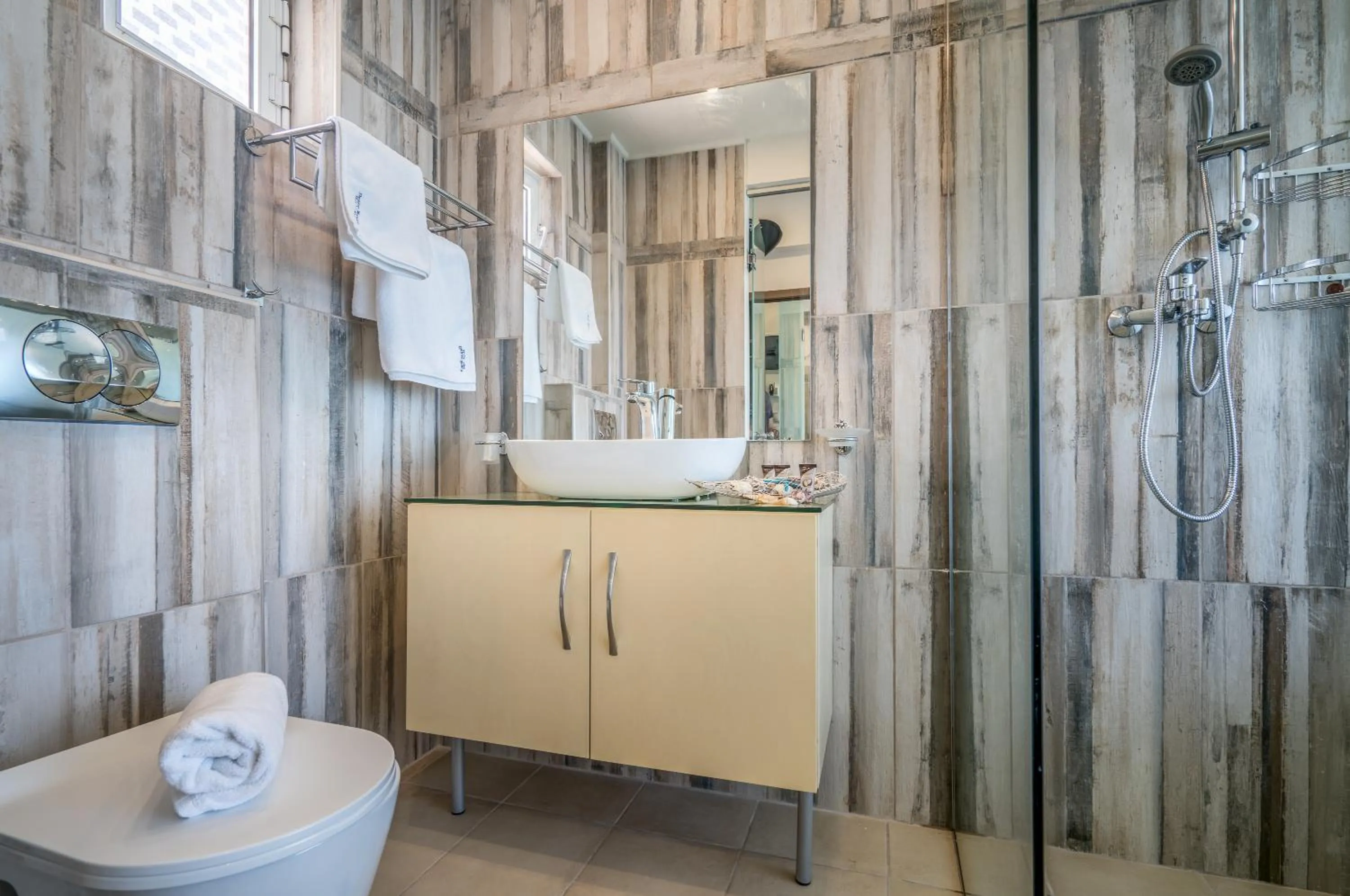 Bathroom in Denise Beach Hotel
