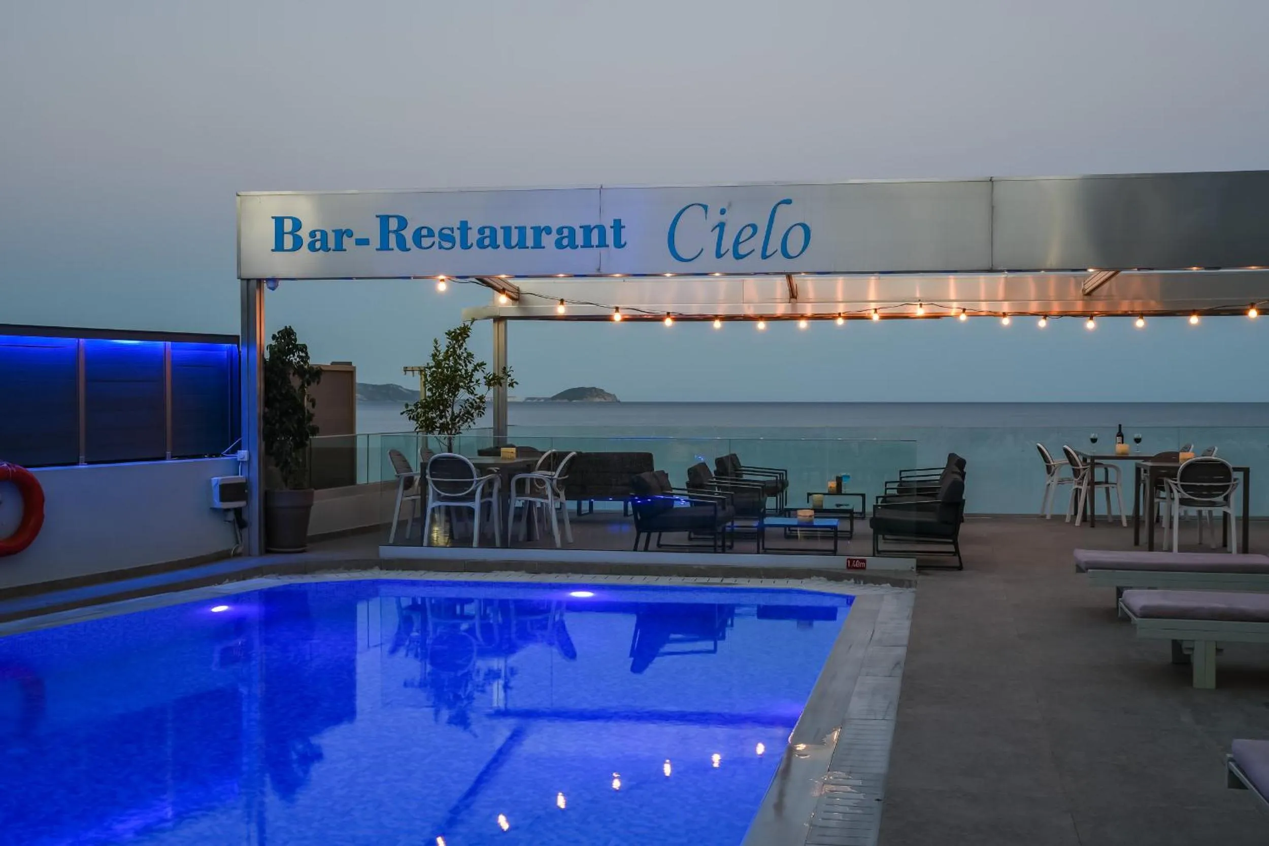 Swimming pool in Denise Beach Hotel