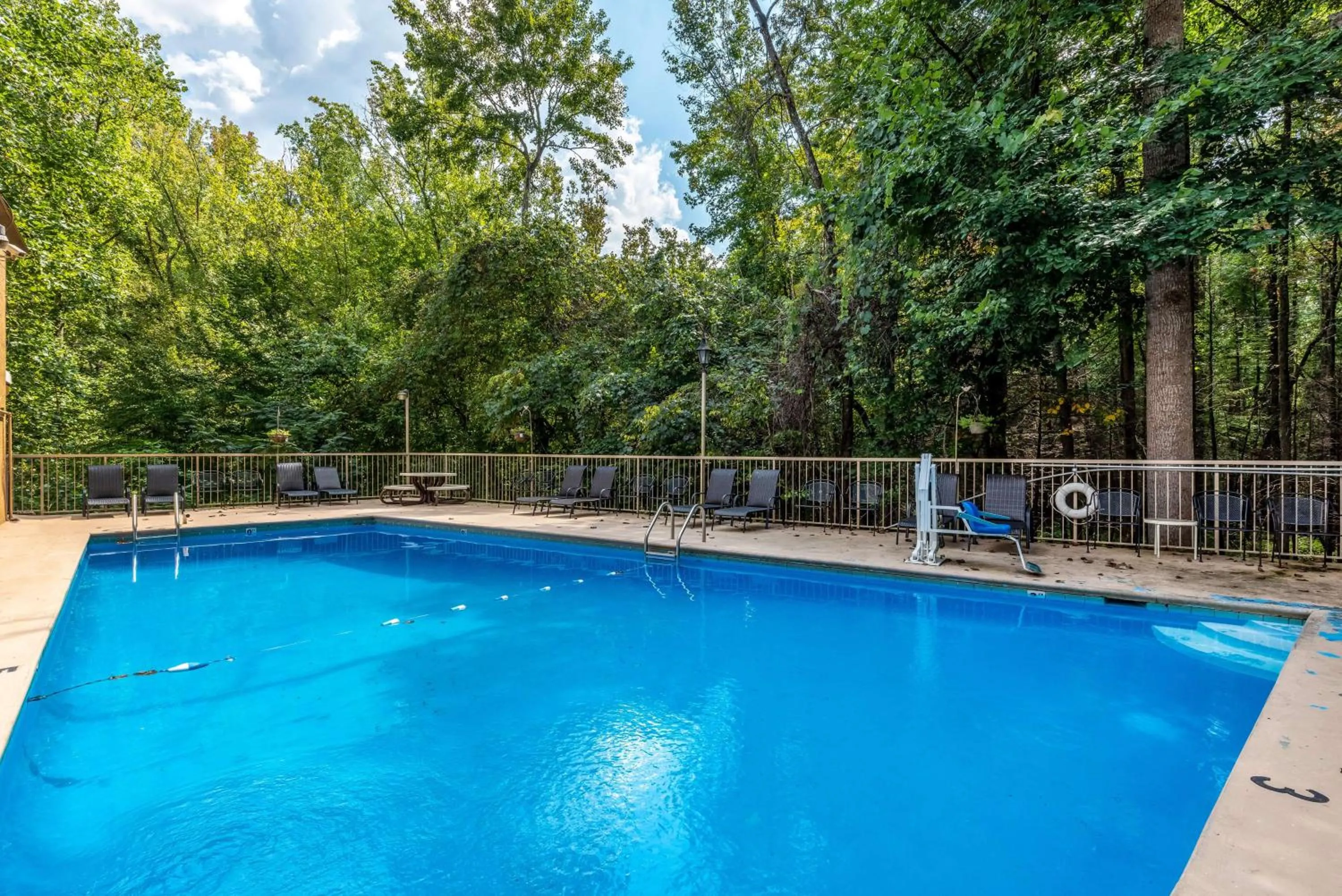 Day in Motel 6-Gatlinburg, TN - Smoky Mountains