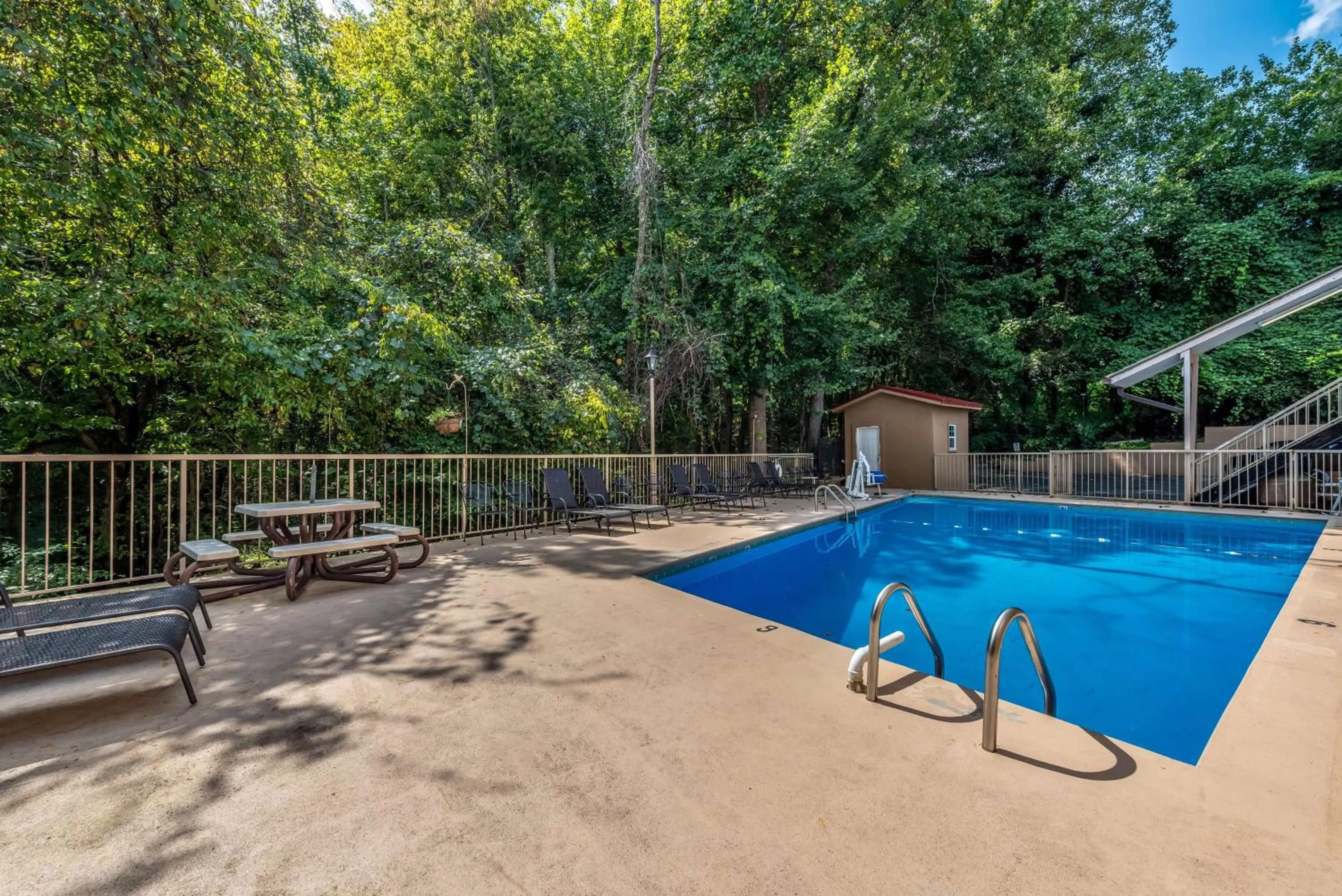 Day in Motel 6-Gatlinburg, TN - Smoky Mountains