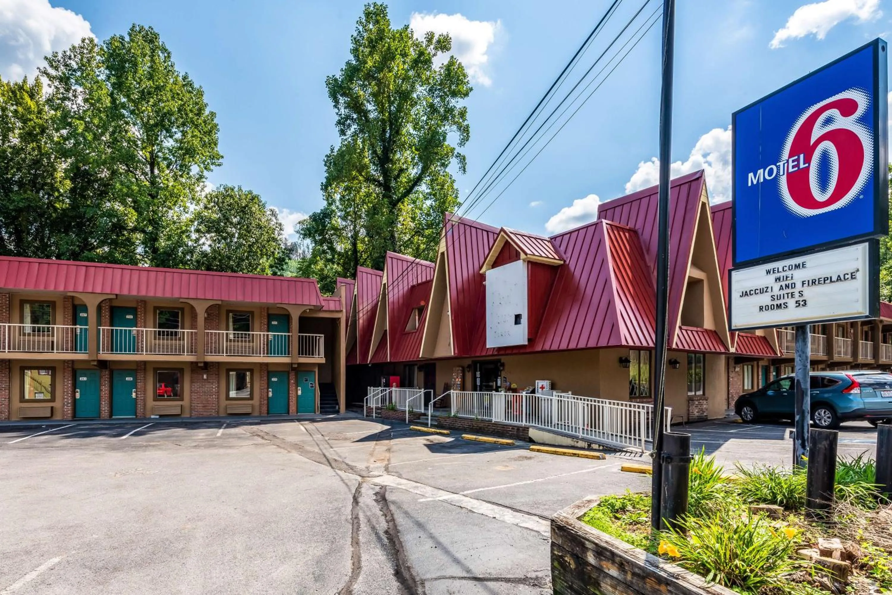 Property building in Motel 6-Gatlinburg, TN - Smoky Mountains