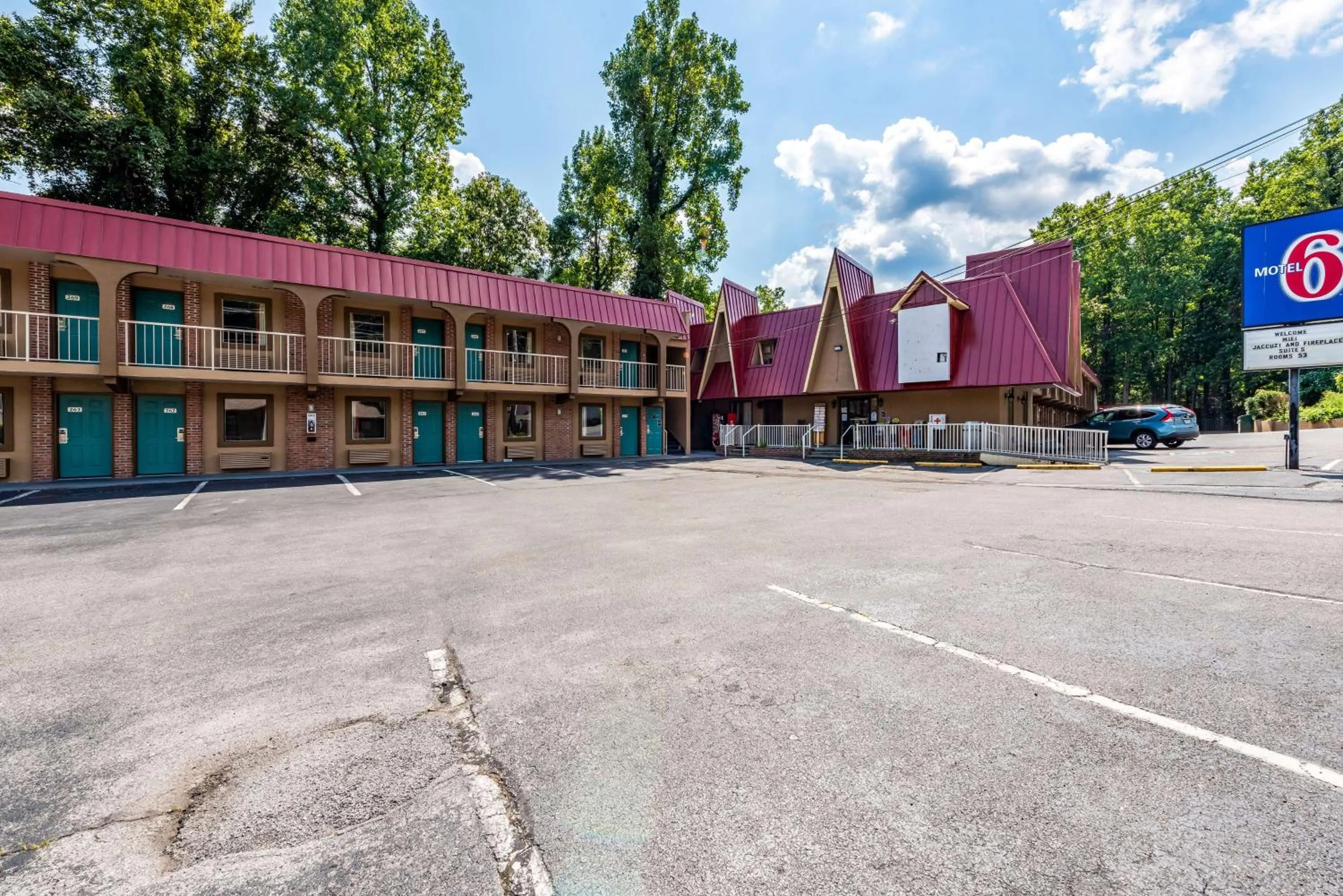 Property building in Motel 6-Gatlinburg, TN - Smoky Mountains
