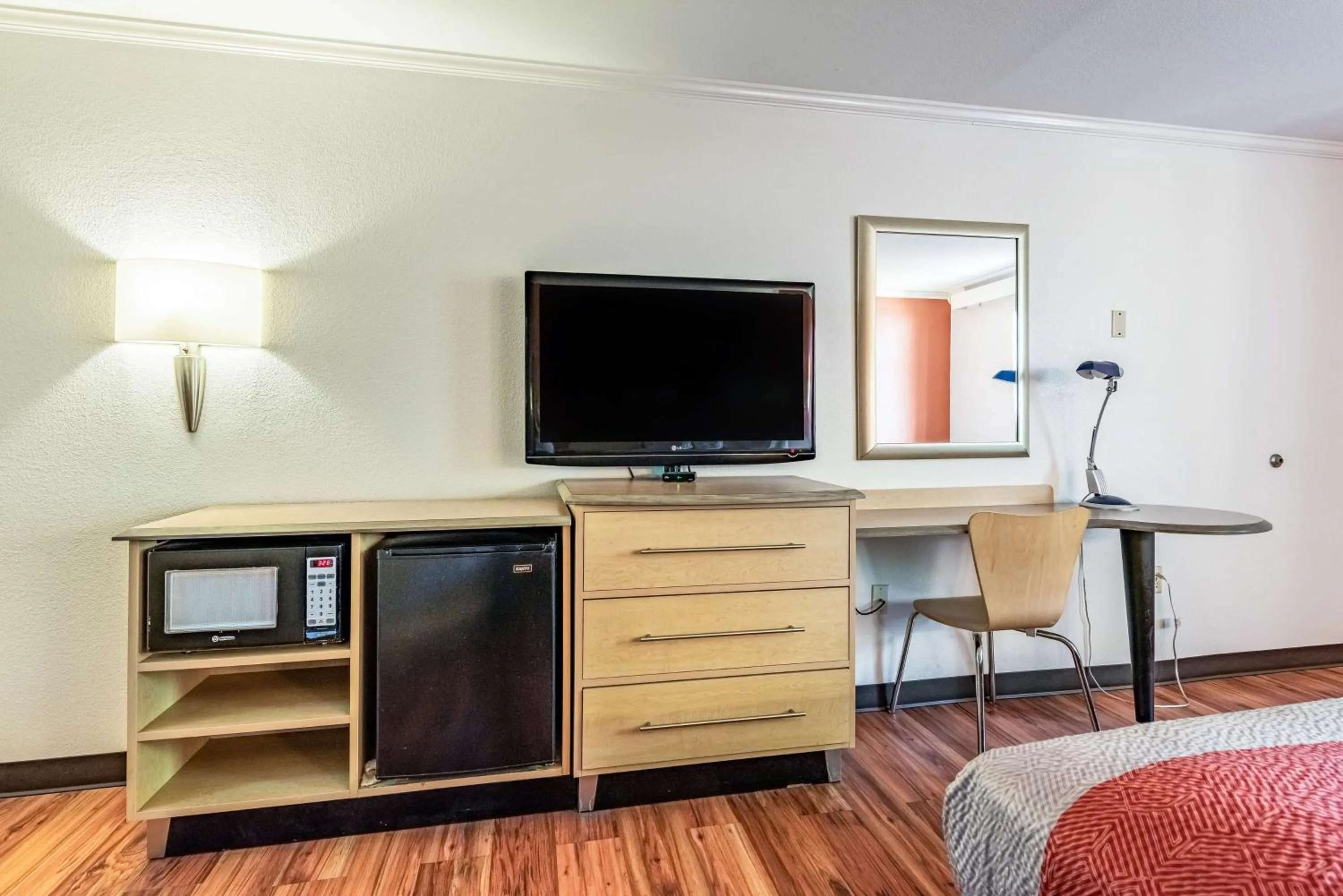TV and multimedia in Motel 6-Gatlinburg, TN - Smoky Mountains