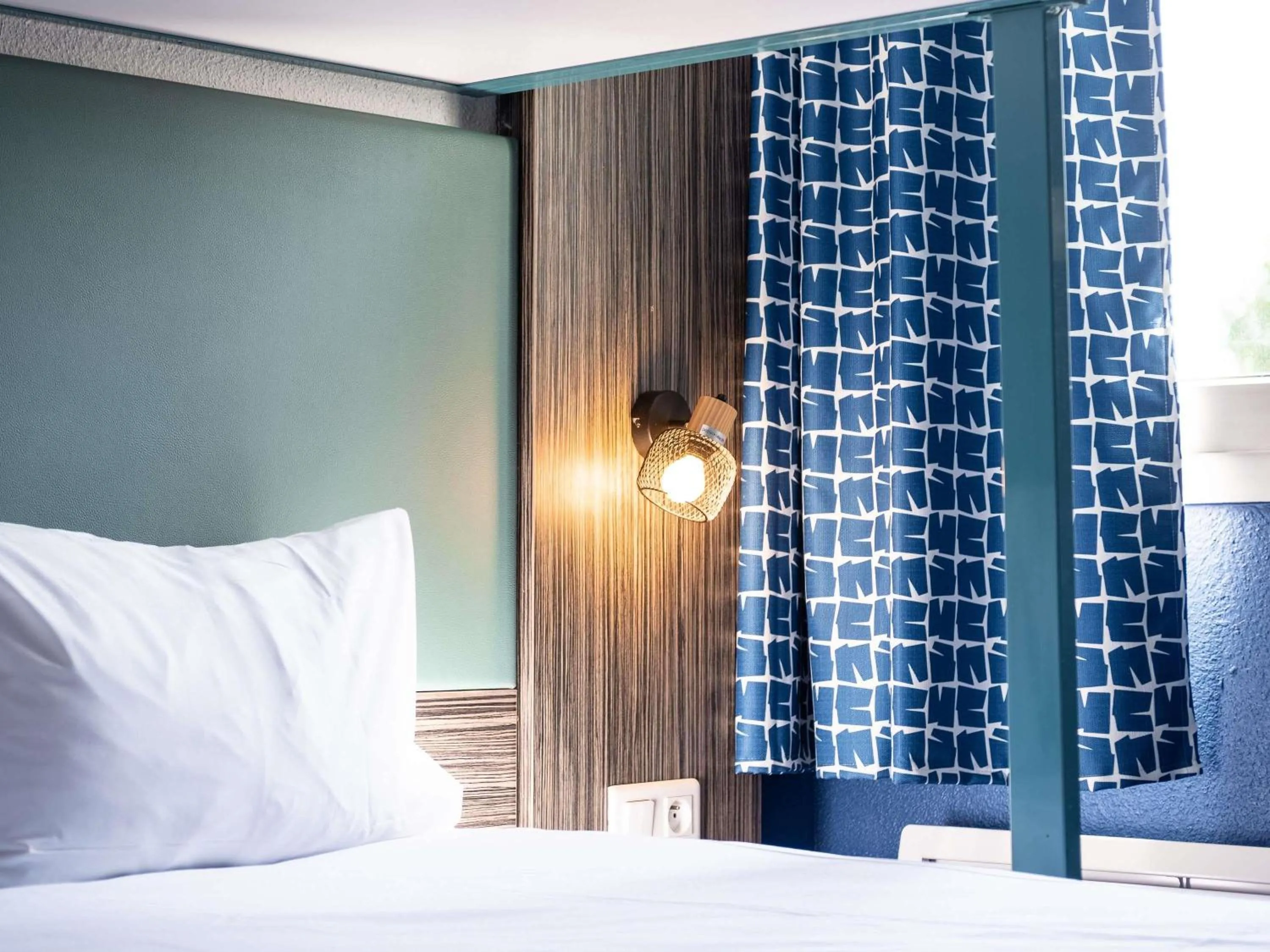 Bedroom, Bed in greet Chartres Est