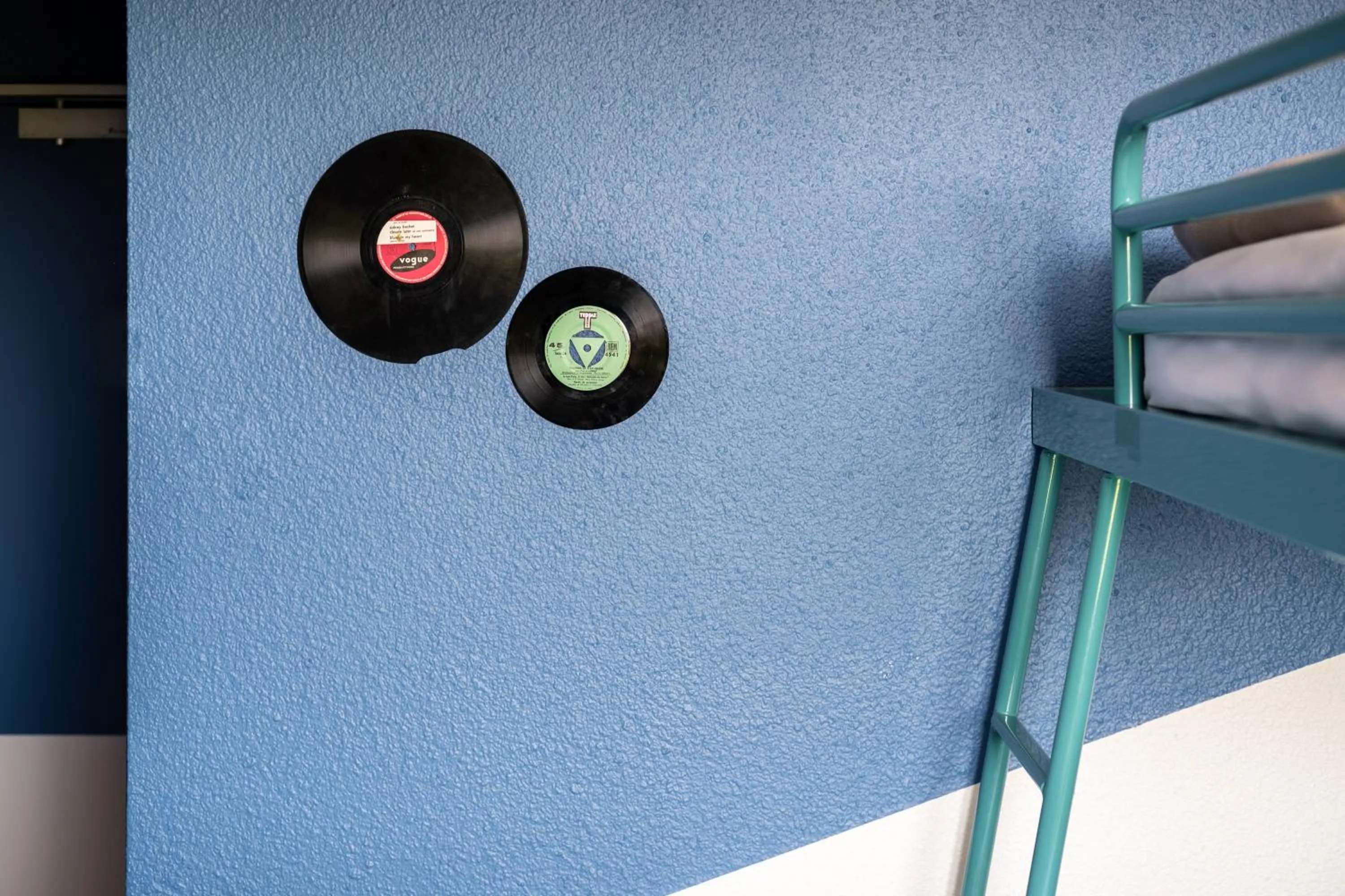 Bedroom, Bed in greet Chartres Est