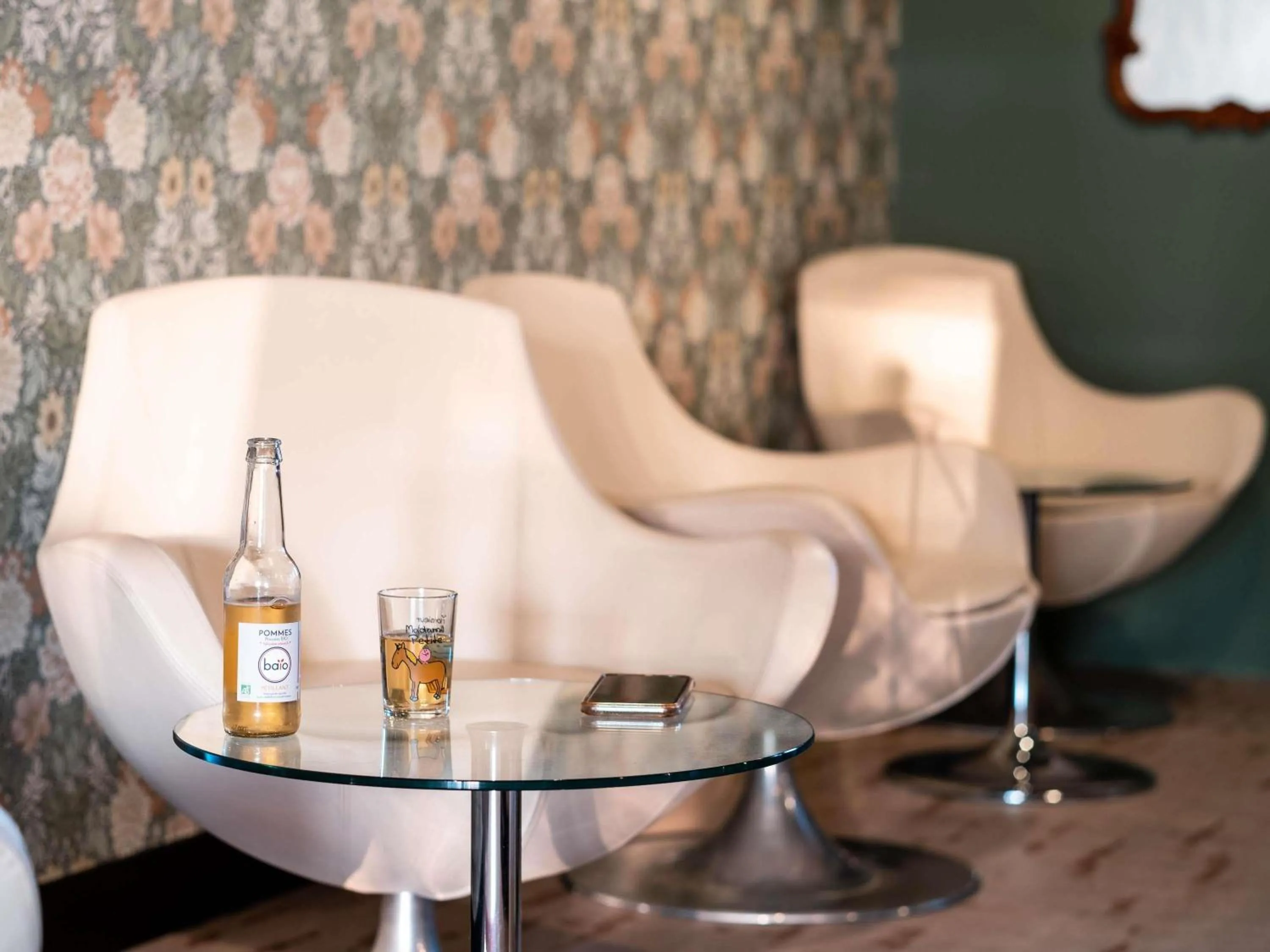 Lounge or bar in greet Chartres Est