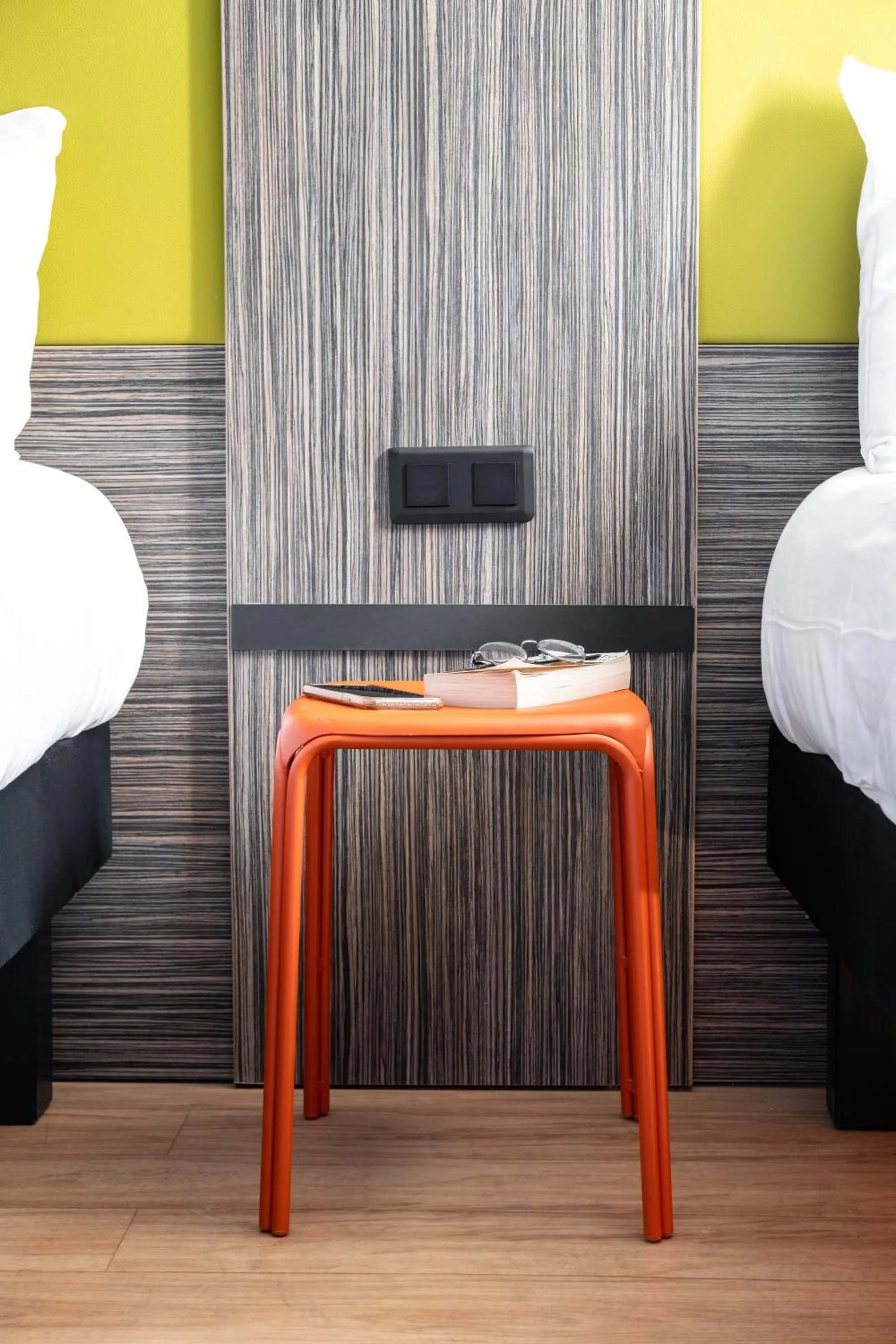 Bedroom, Bed in greet Chartres Est