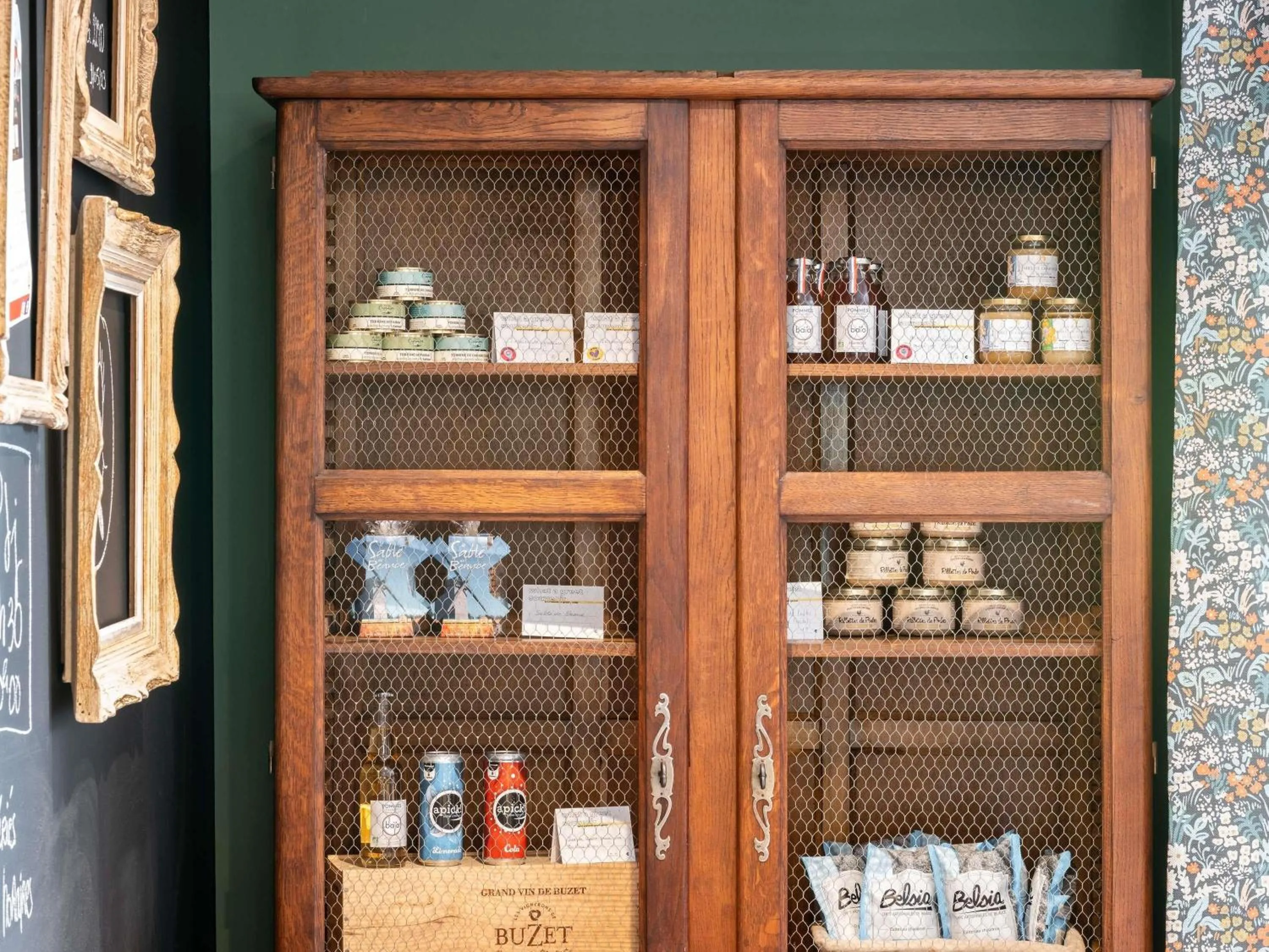 Lounge or bar in greet Chartres Est