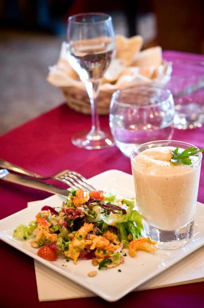 Food and drinks in Hotel Restaurant l'Amandois