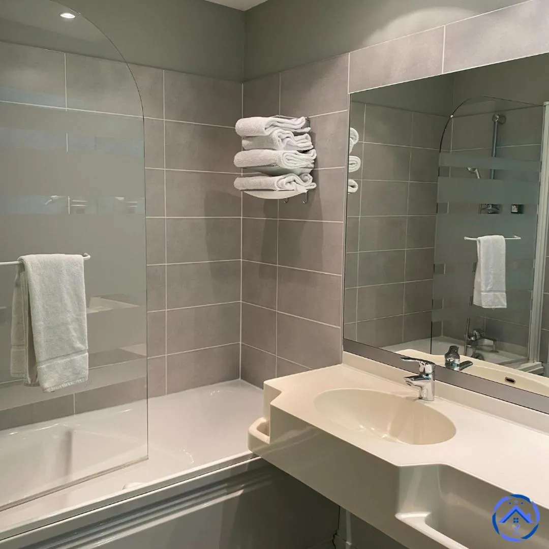 Shower in Hotel Restaurant l'Amandois