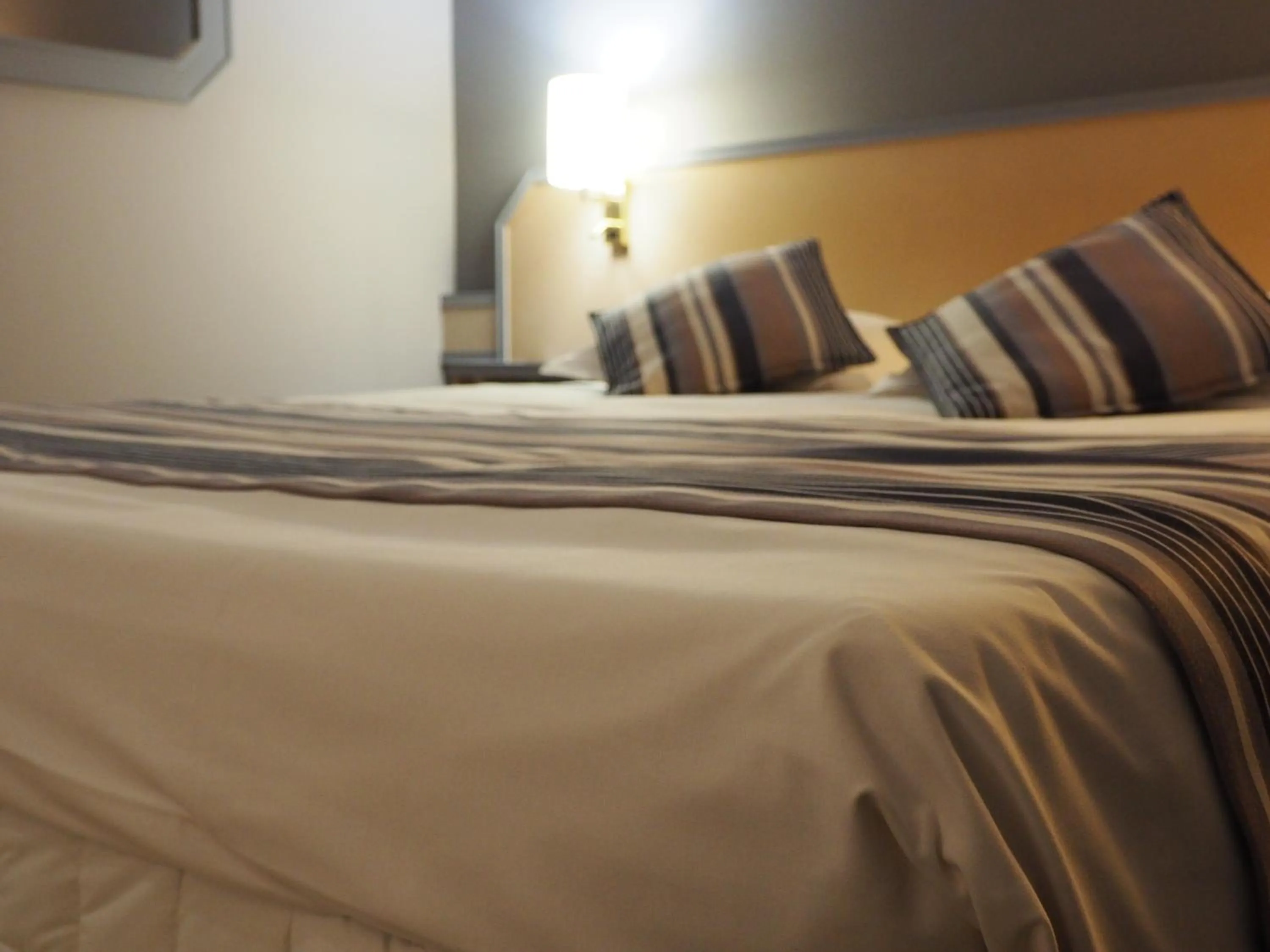 Bed in Hotel Restaurant l'Amandois