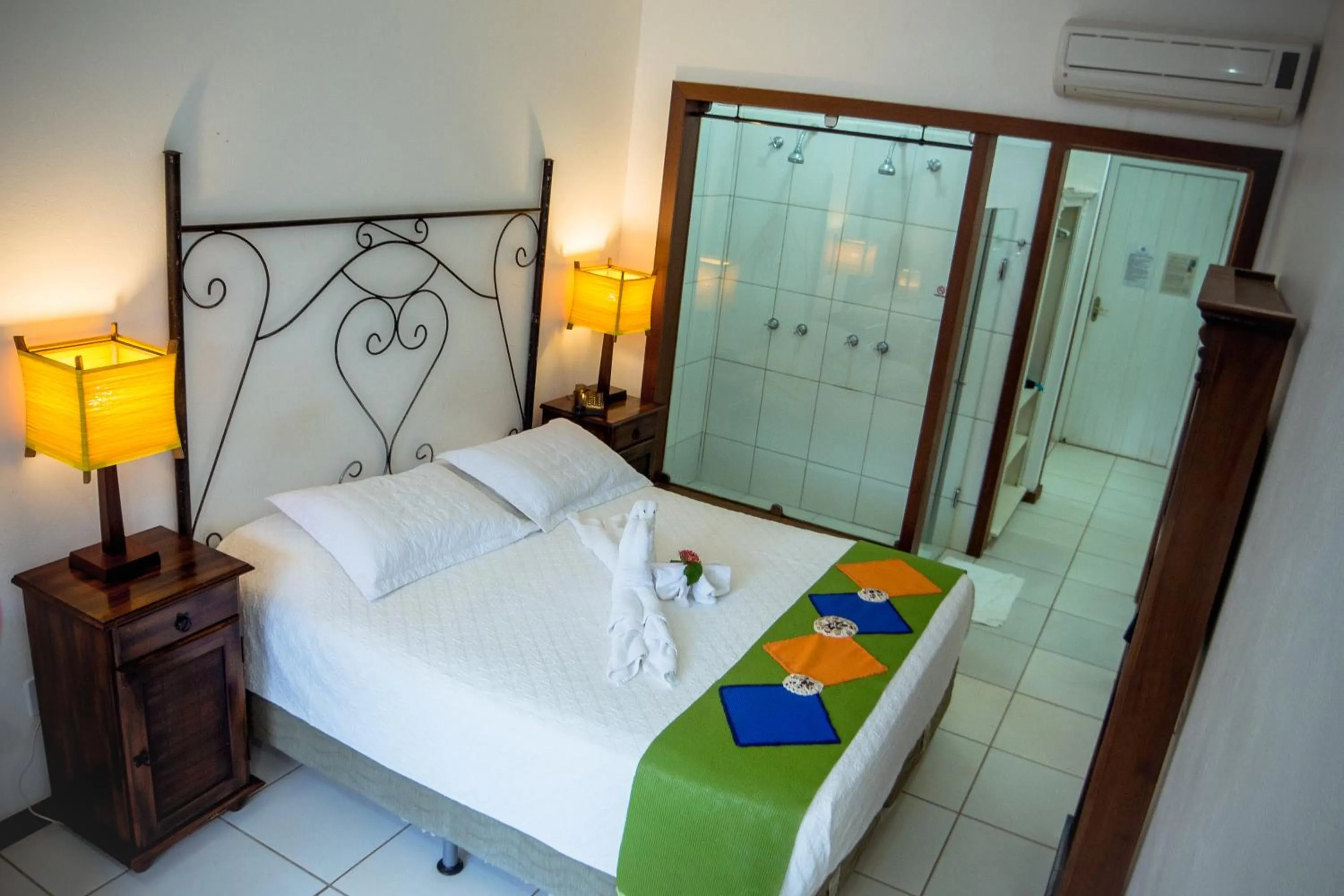 Bathroom, Bed in Porto dos Casais Guest House Itacaré