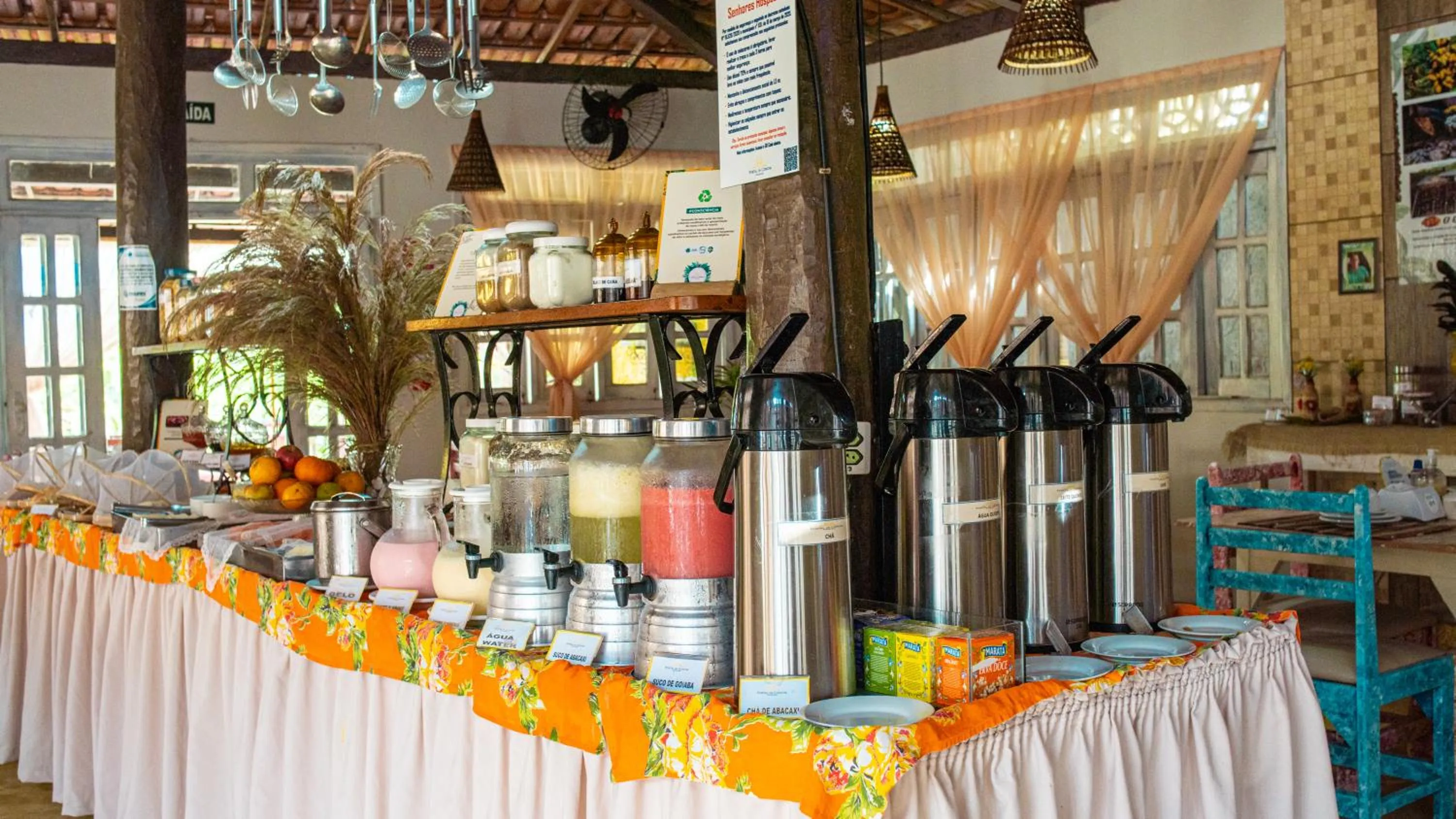 Buffet breakfast in Pousada Portal da Concha