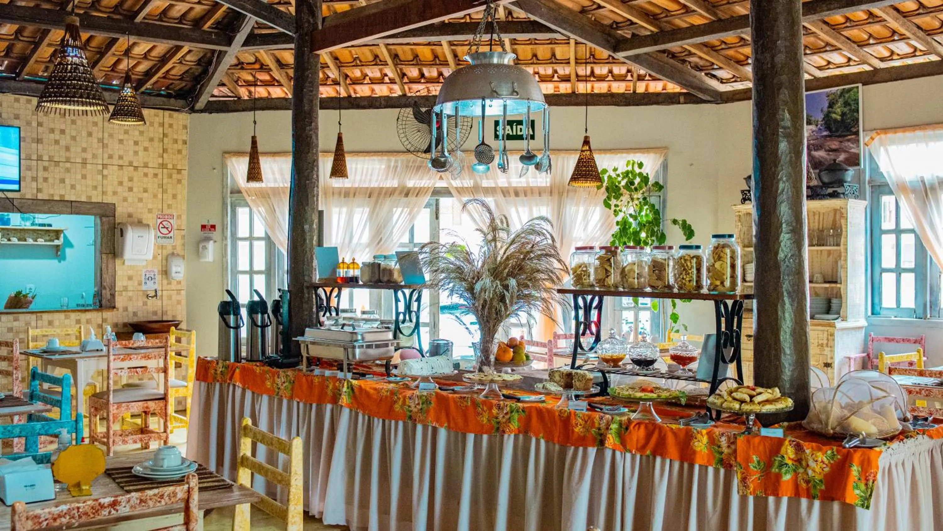 Buffet breakfast in Pousada Portal da Concha