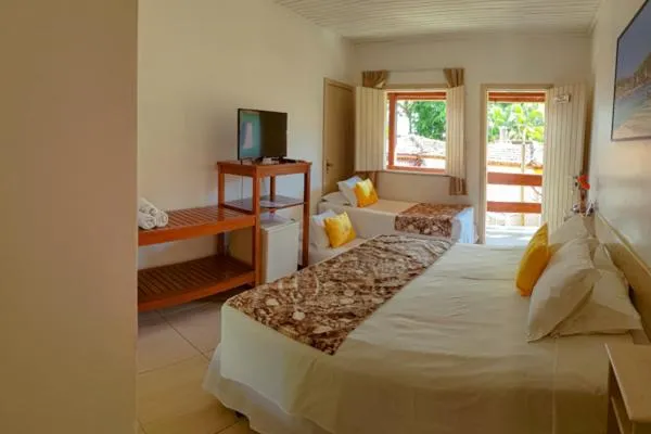 Communal lounge/ TV room, Bed in Pousada Portal da Concha