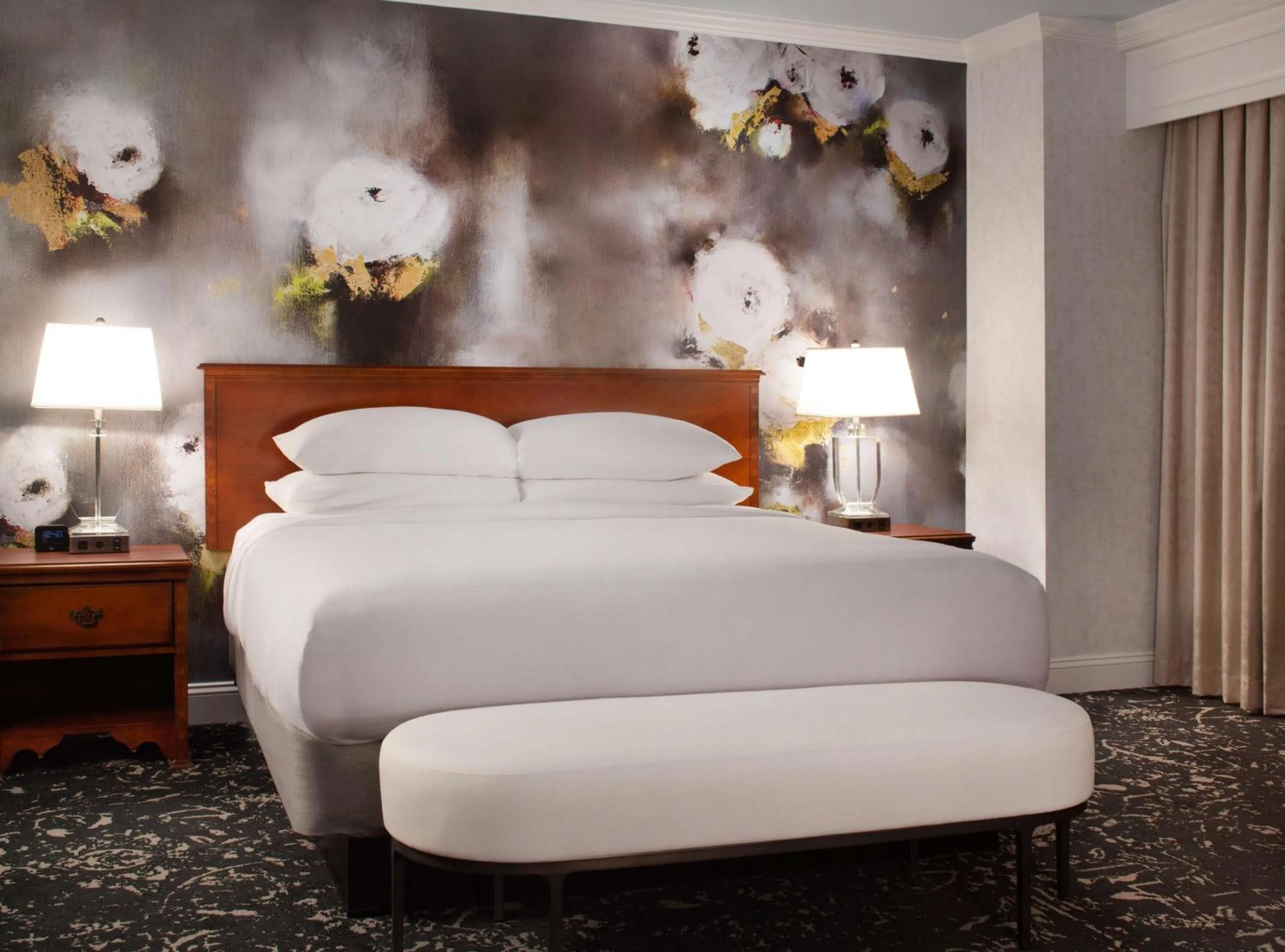 Bed in Hilton Atlanta/Marietta Hotel & Conference Center