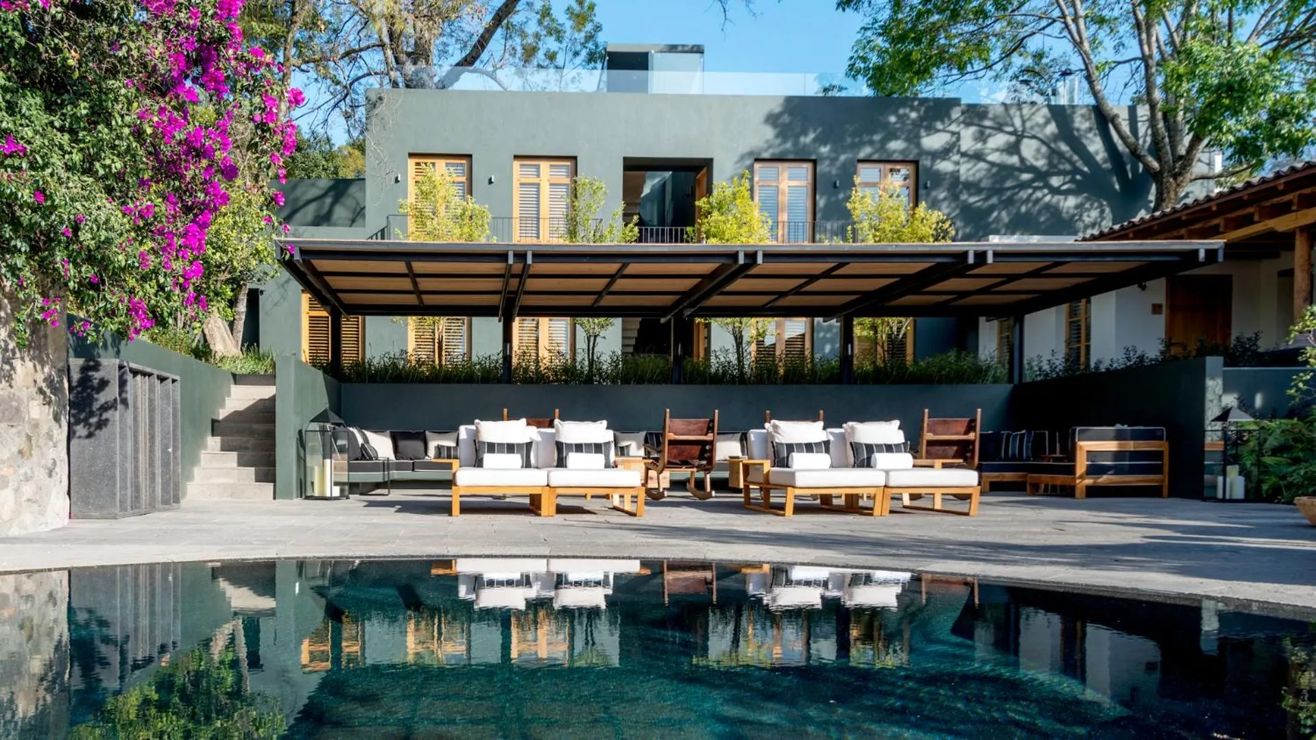 Pool view in La Casa Rodavento