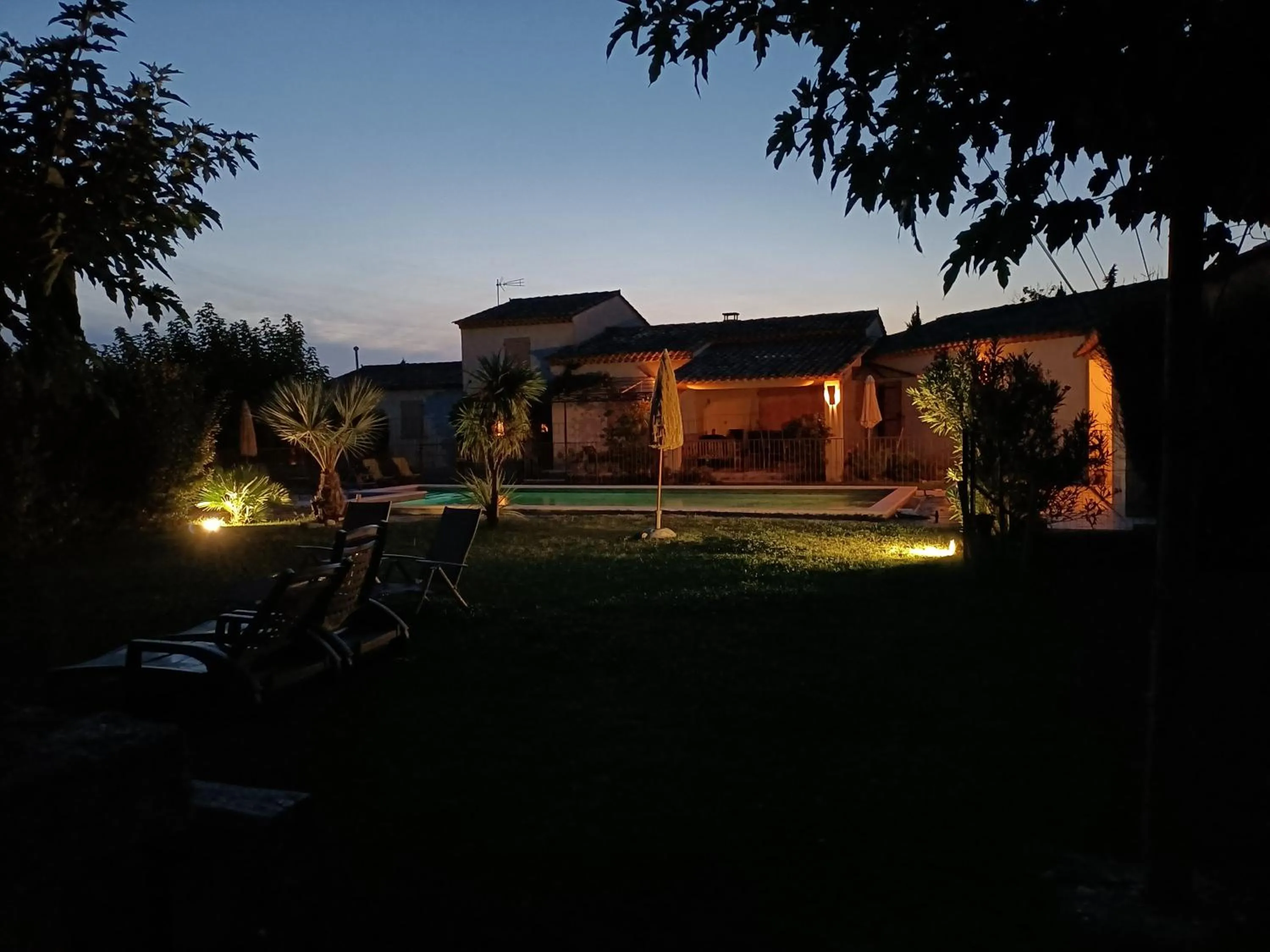 Property building in Chambre d'hôtes le faré tchanqué parking gratuit sur place