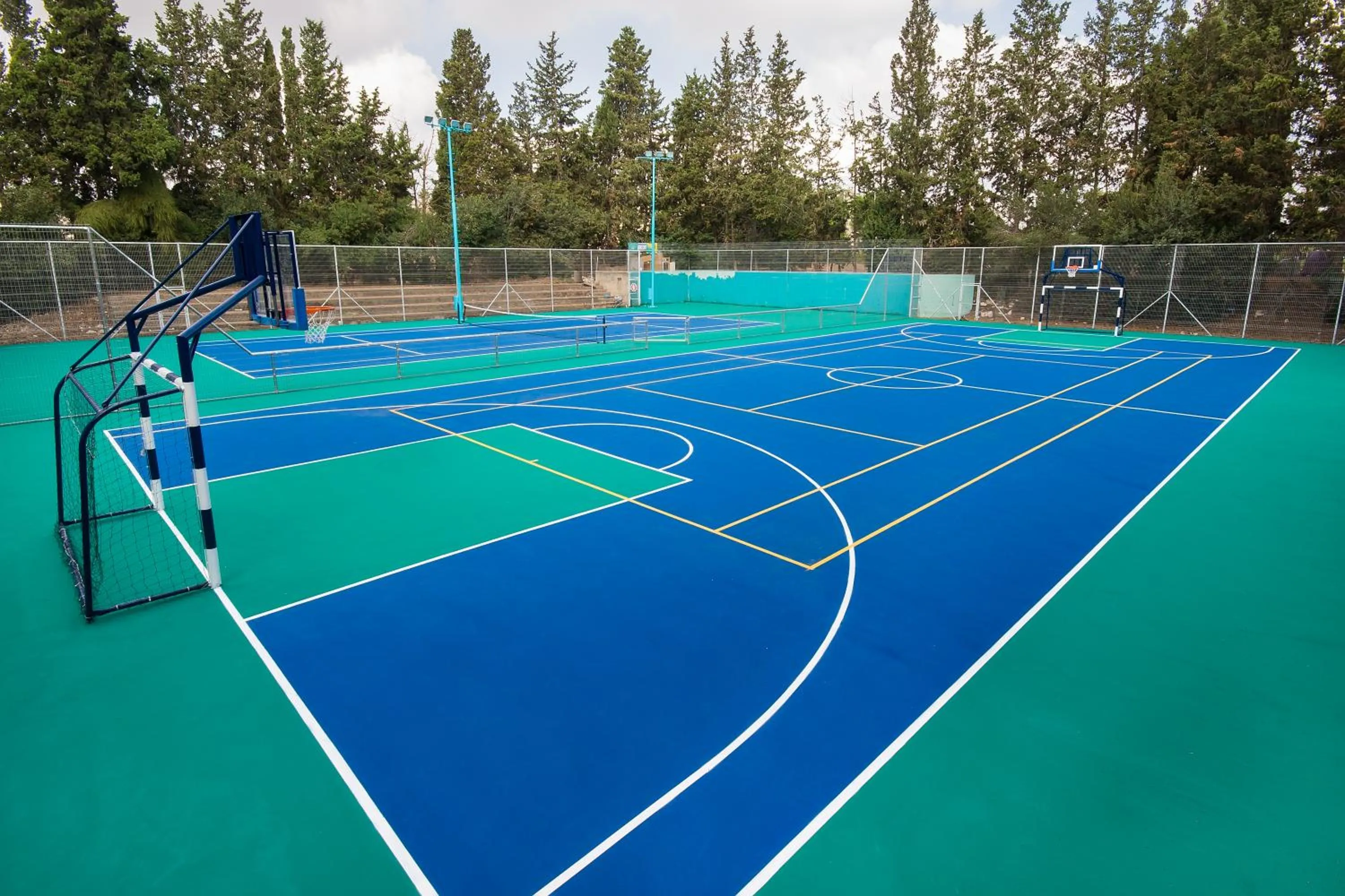 Tennis court in Zohar Badeshe