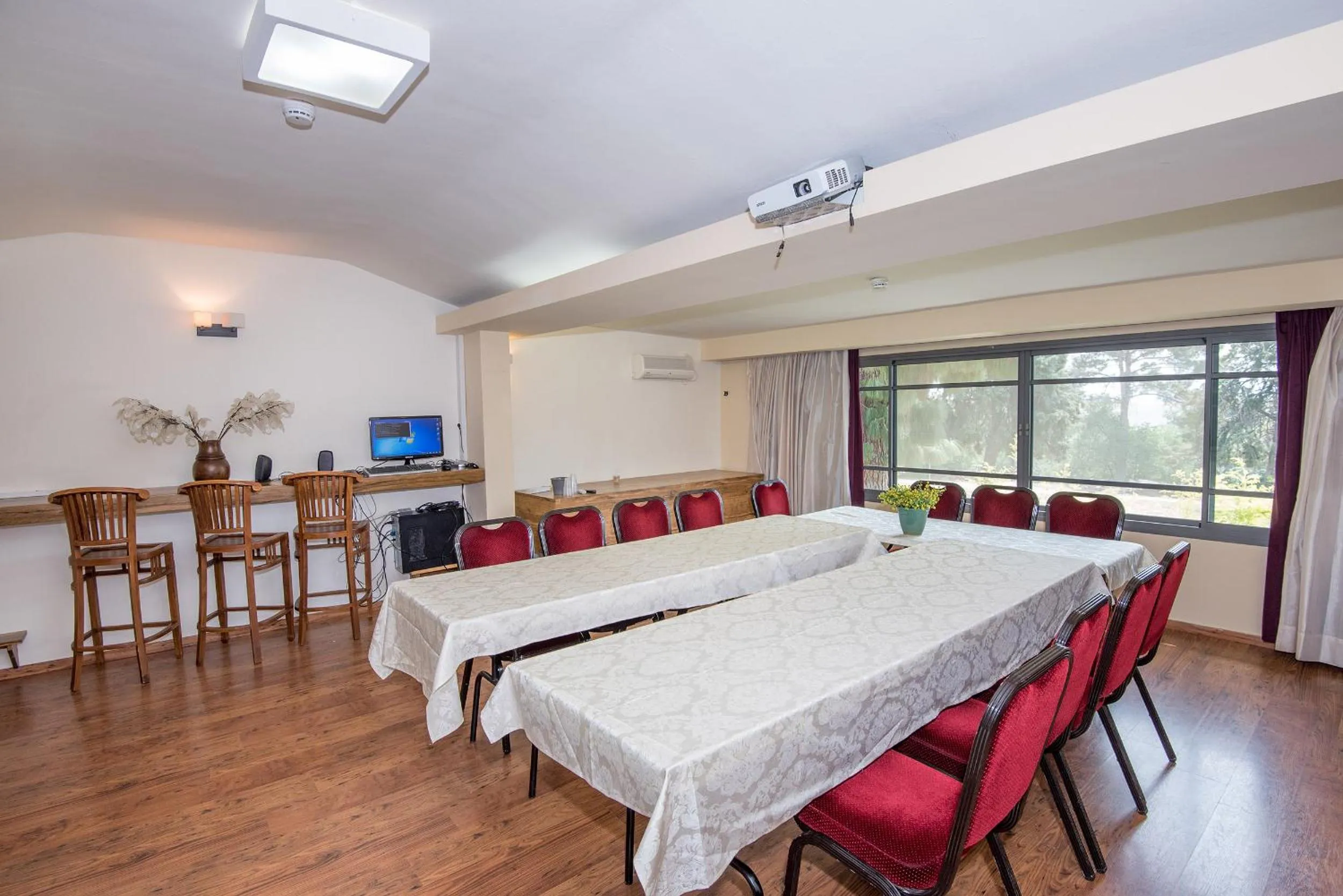 Meeting/conference room in Zohar Badeshe