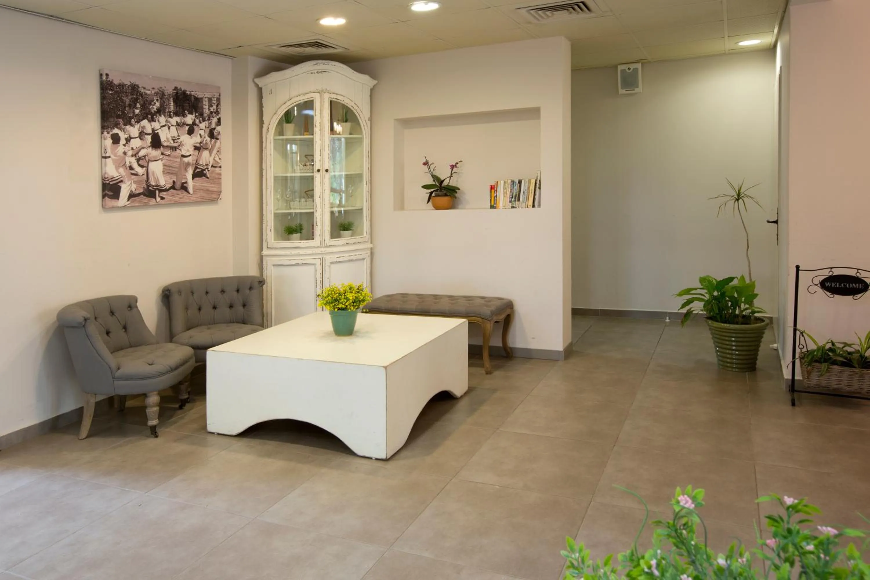 Facade/entrance in Zohar Badeshe