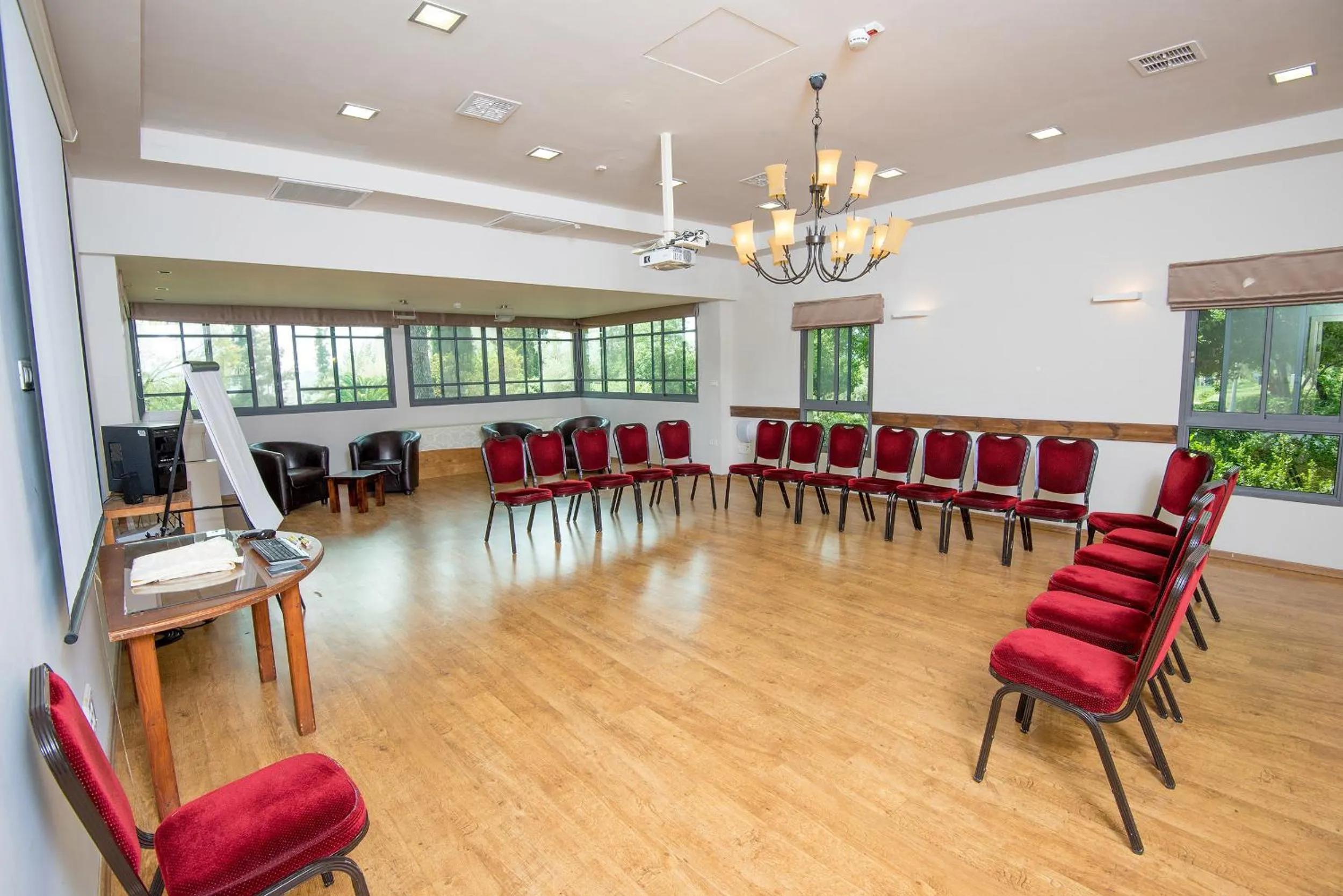 Meeting/conference room in Zohar Badeshe