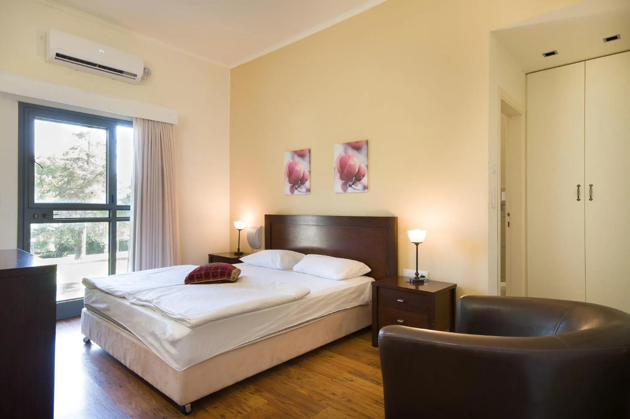 Bedroom, Bed in Zohar Badeshe