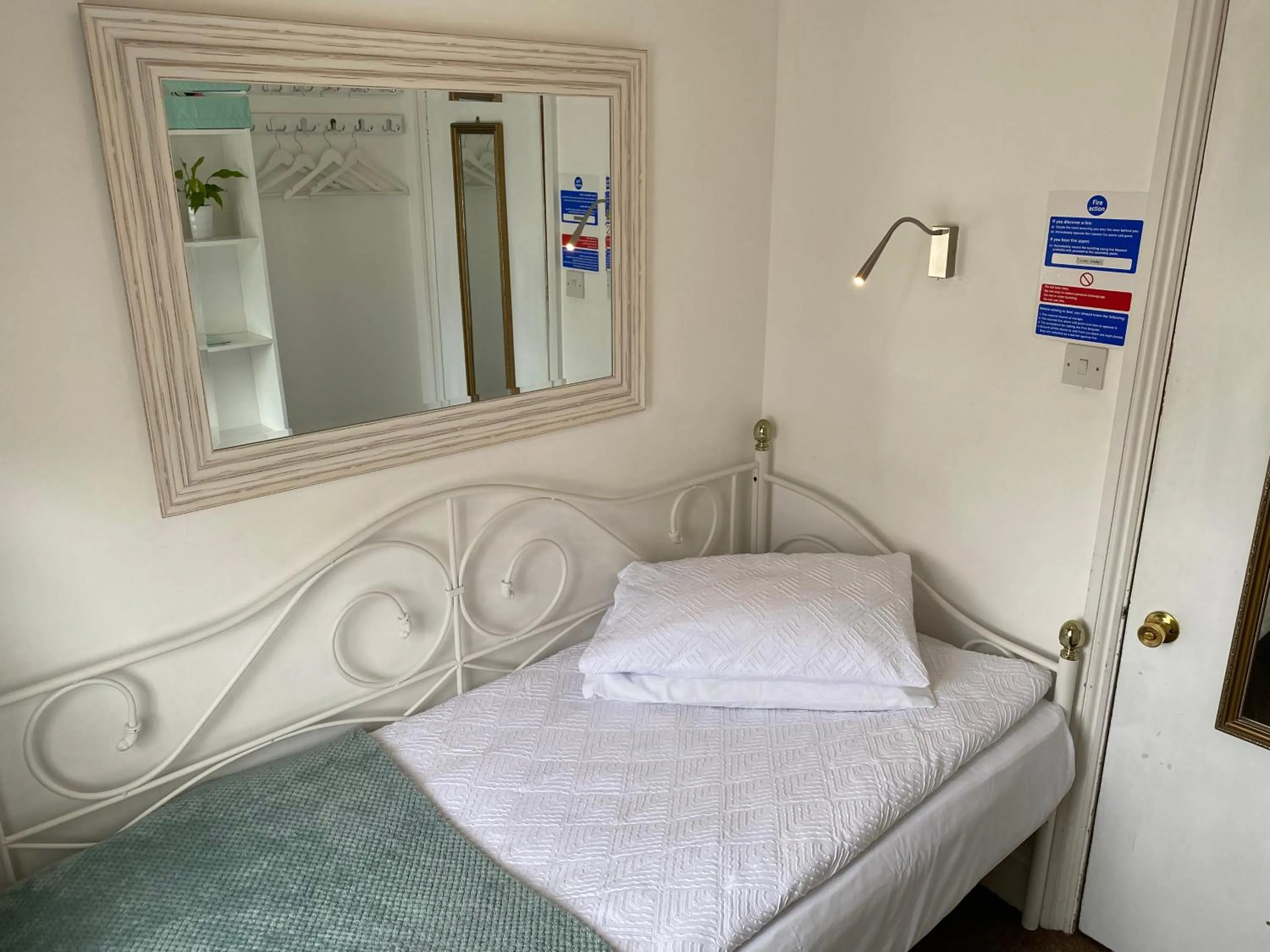 Bed in A & B Guest House Cambridge Ltd