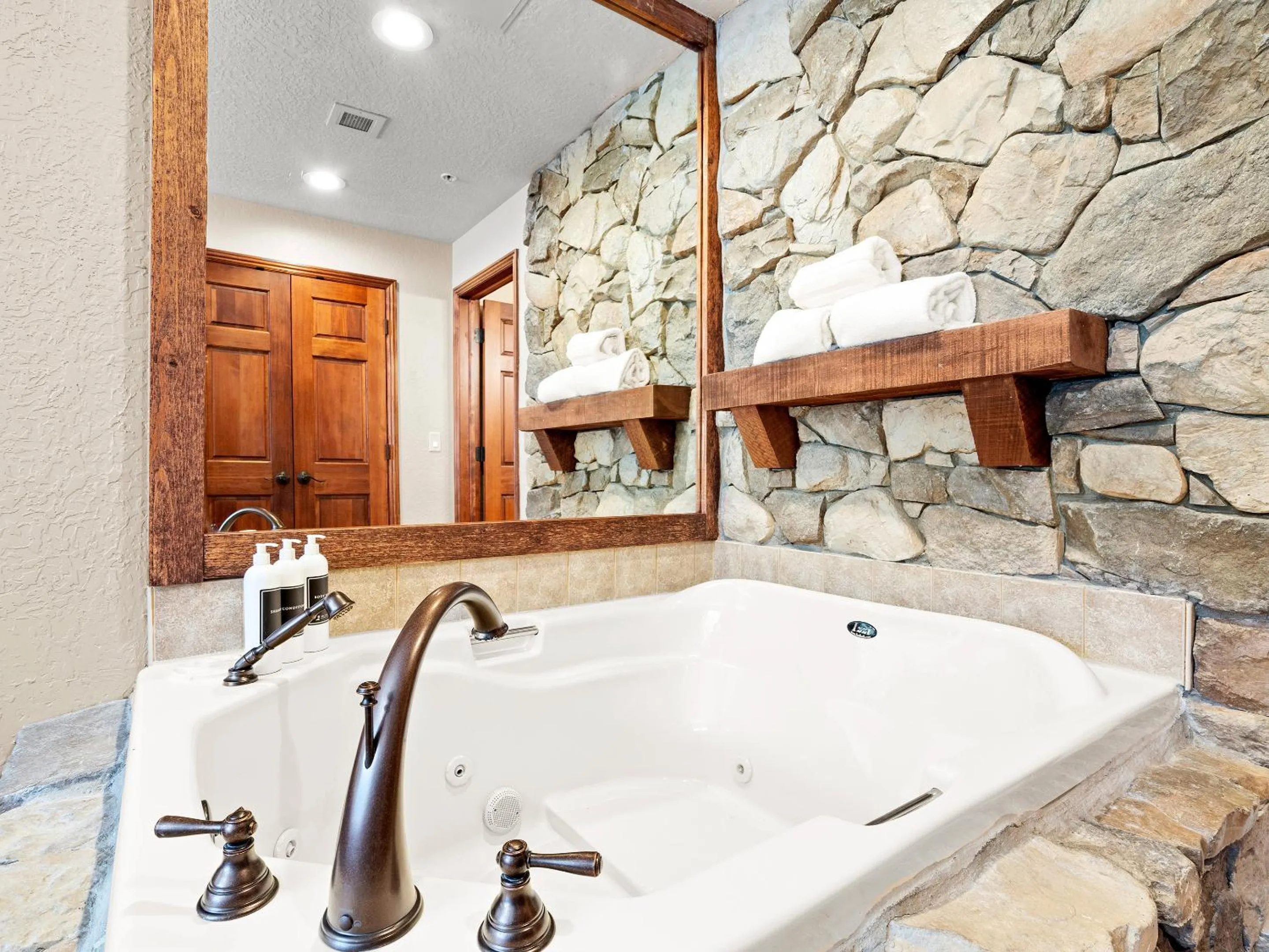 Bath in Canyons Village Condos by All Seasons Resort Lodging