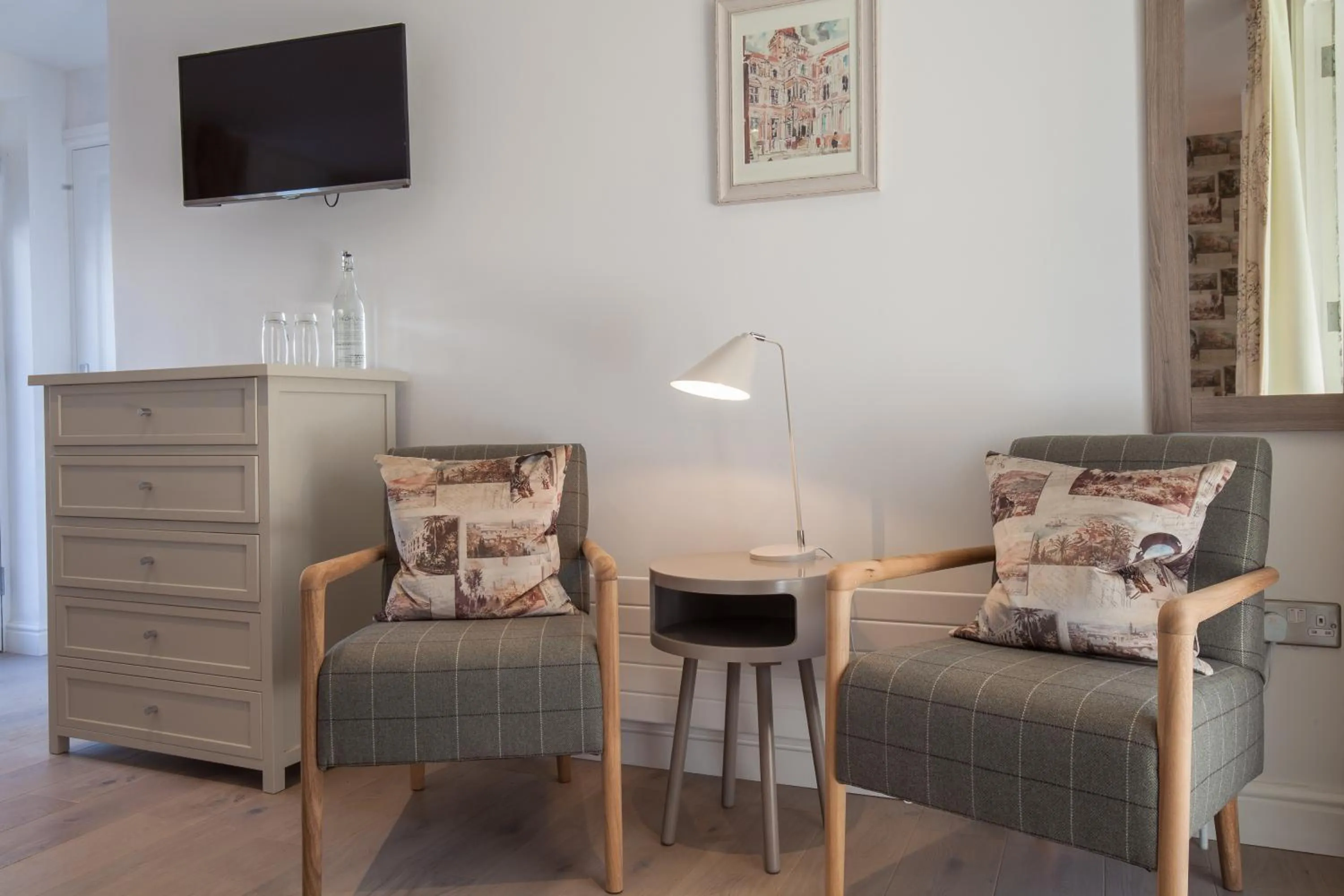 TV and multimedia in Mill End Hotel