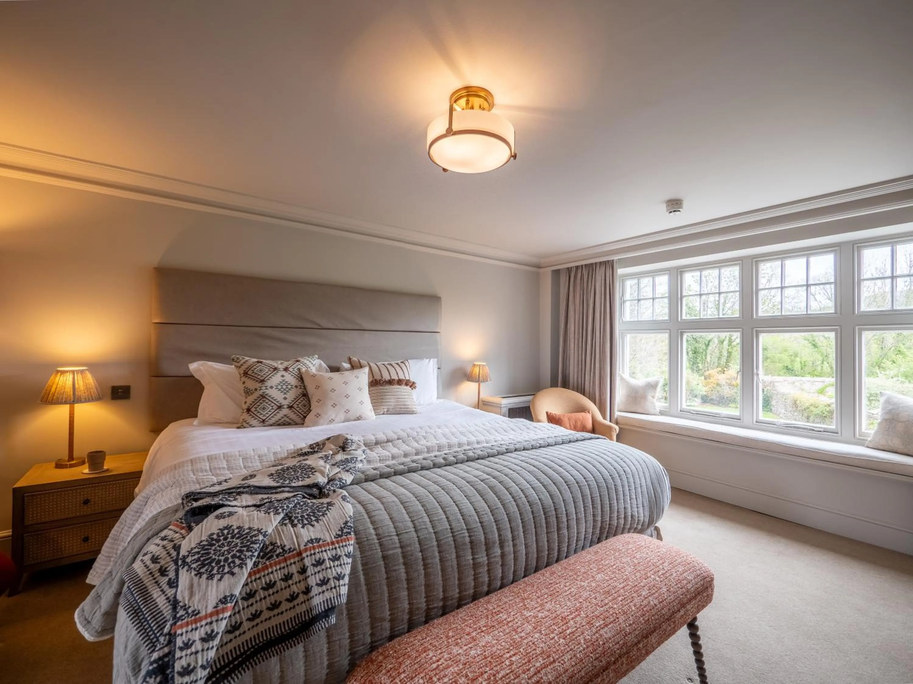 Bed in Mill End Hotel