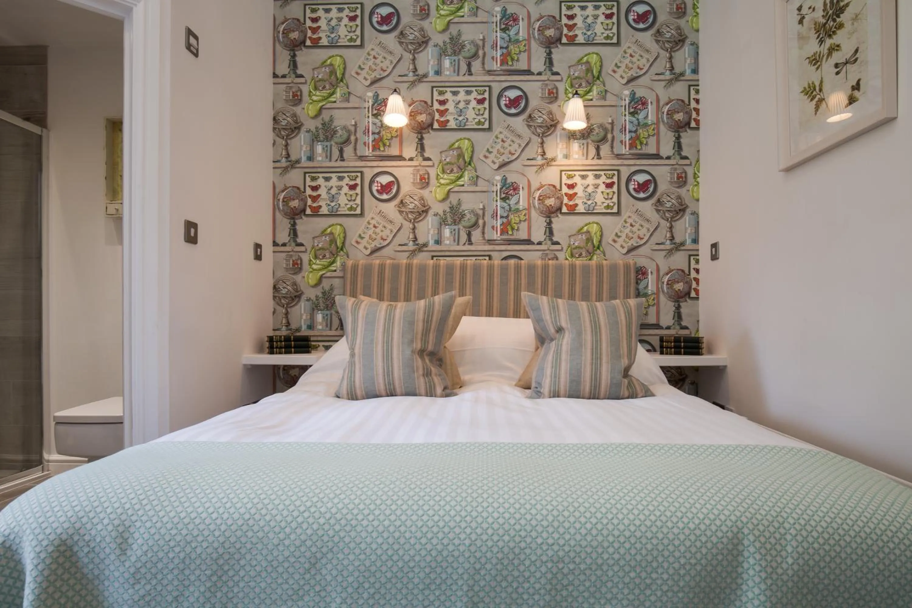 Bed in Mill End Hotel