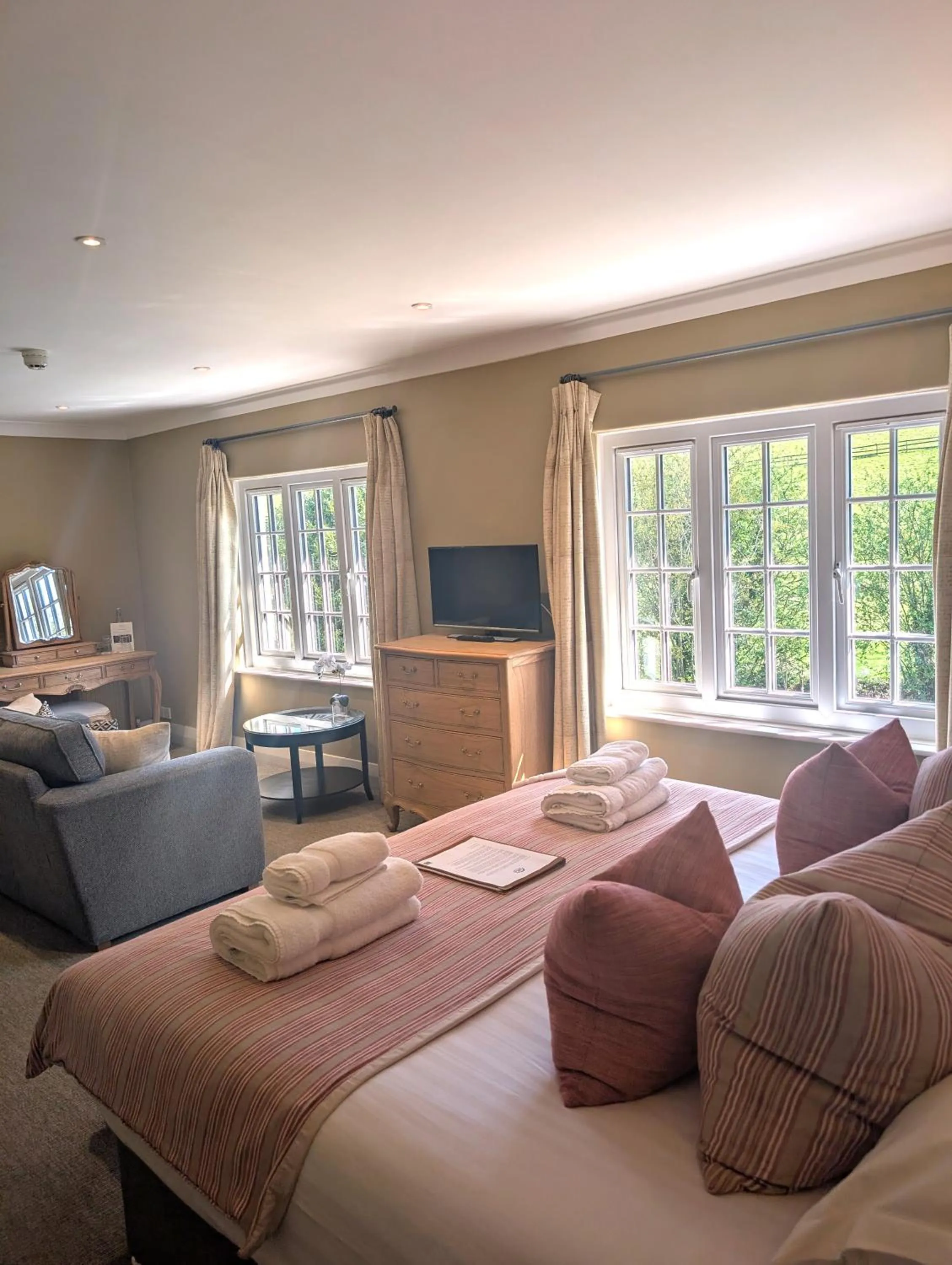 Bed in Mill End Hotel