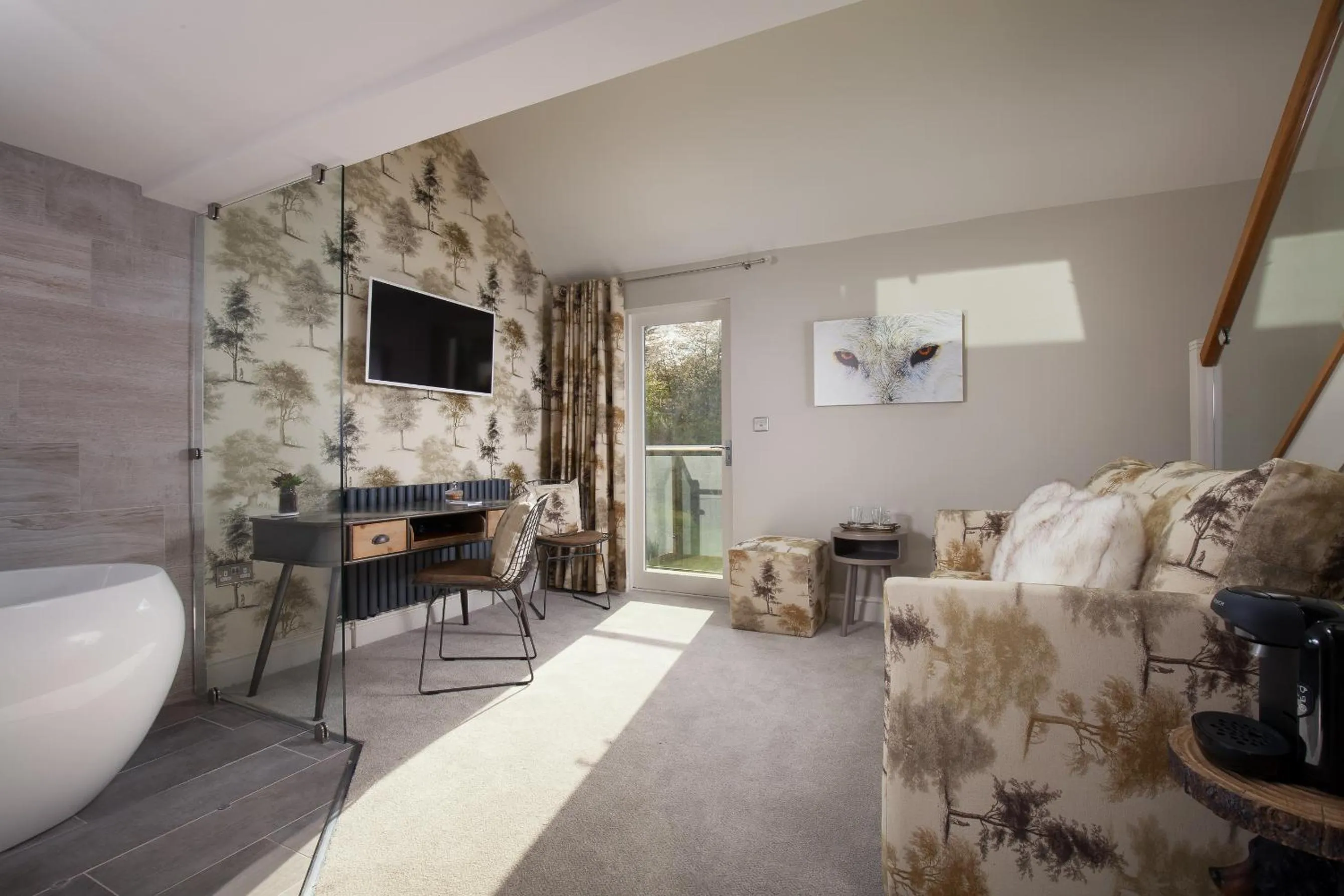 TV and multimedia in Mill End Hotel