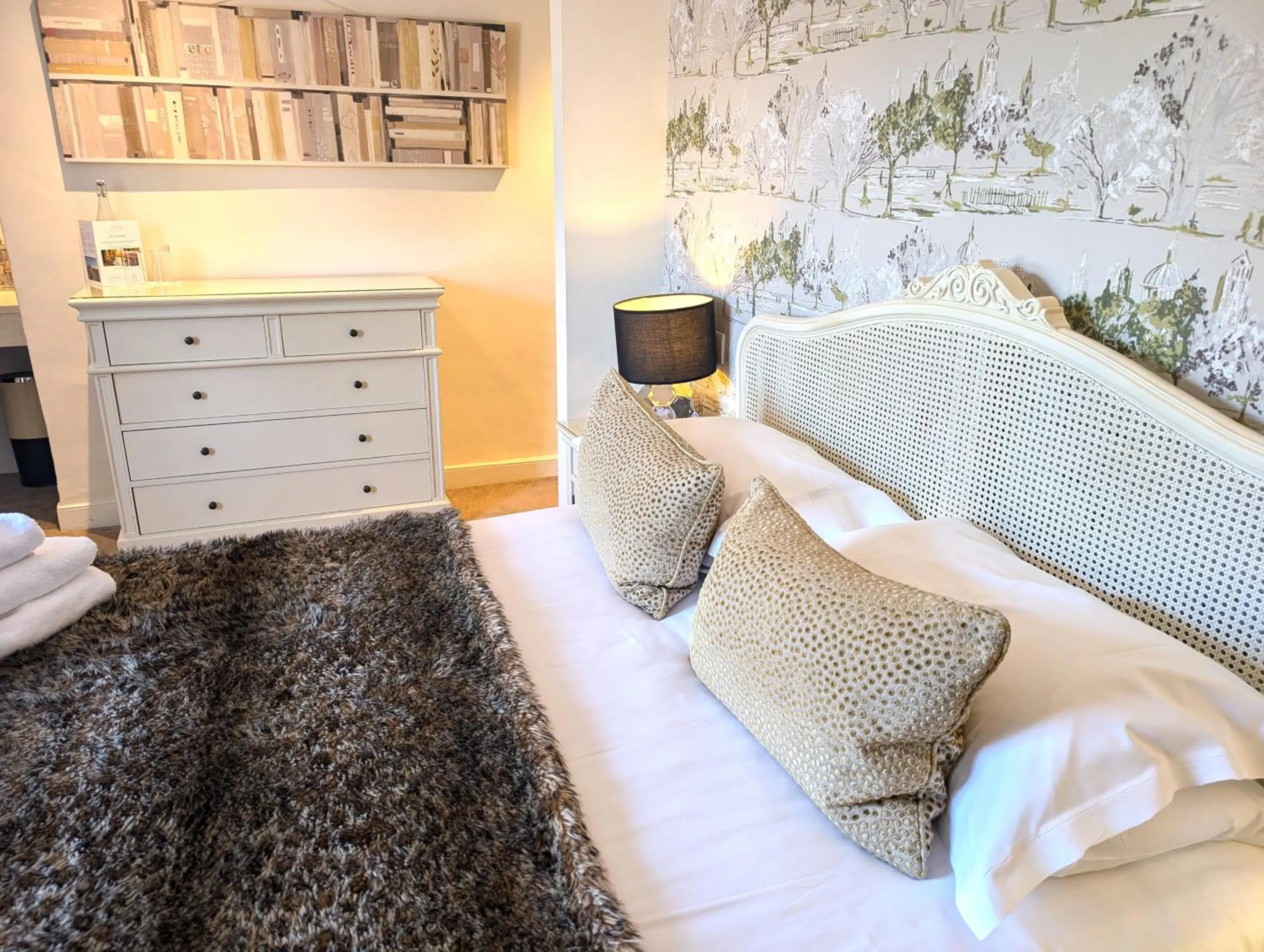 Bed in Mill End Hotel