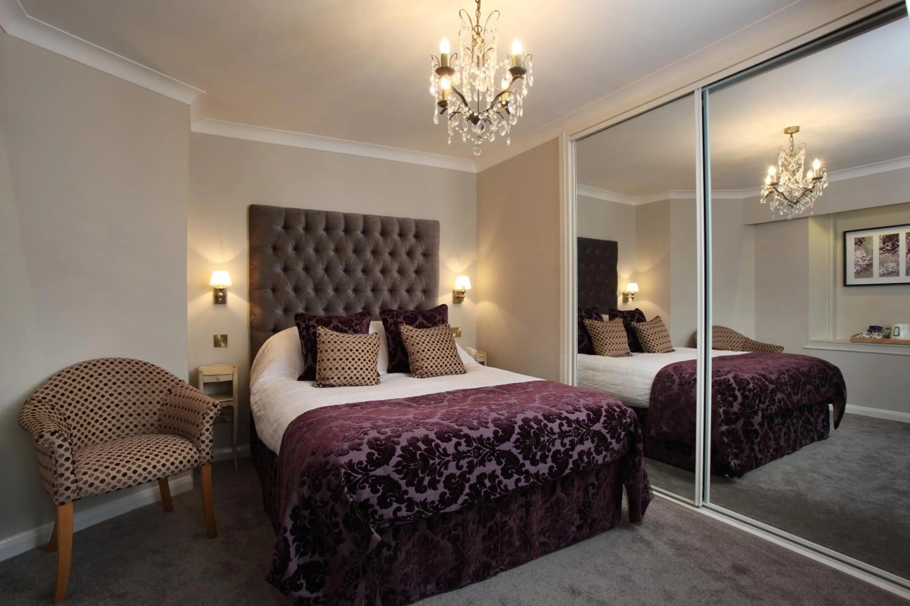 Restaurant/places to eat, Bed in Mill End Hotel