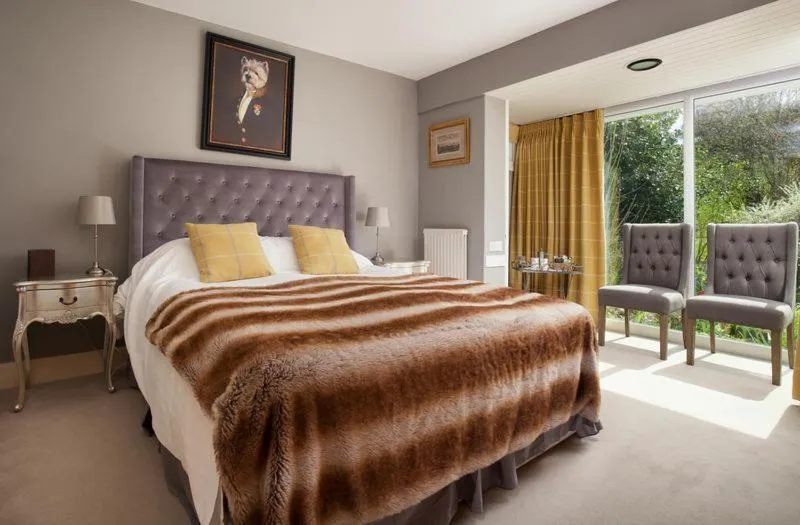 Bed in Mill End Hotel