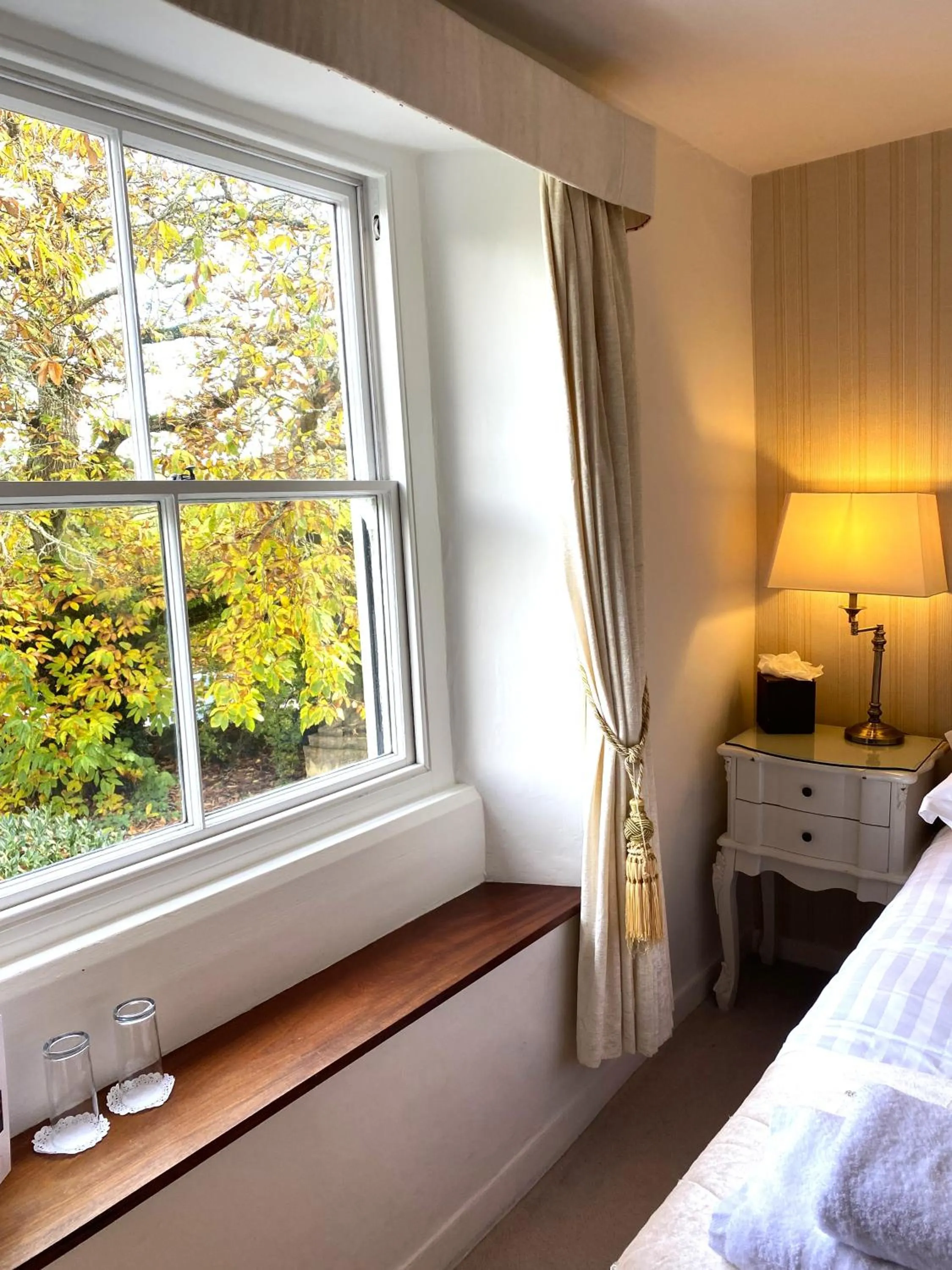 Bed in Mill End Hotel