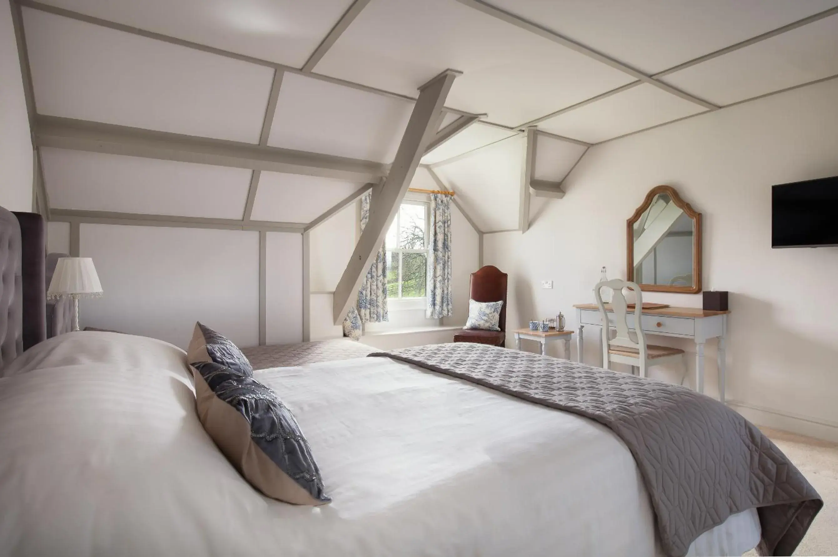 Standard King Room - single occupancy in Mill End Hotel Standard King Room - single occupancy in Mill End Hotel