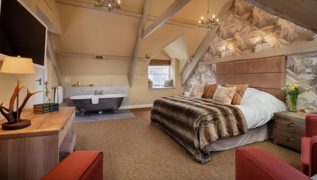 Bed in Mill End Hotel