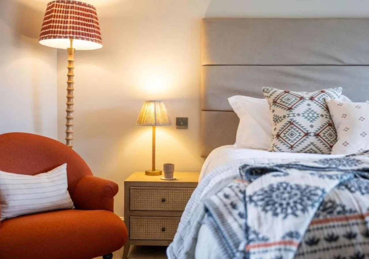 Bed in Mill End Hotel