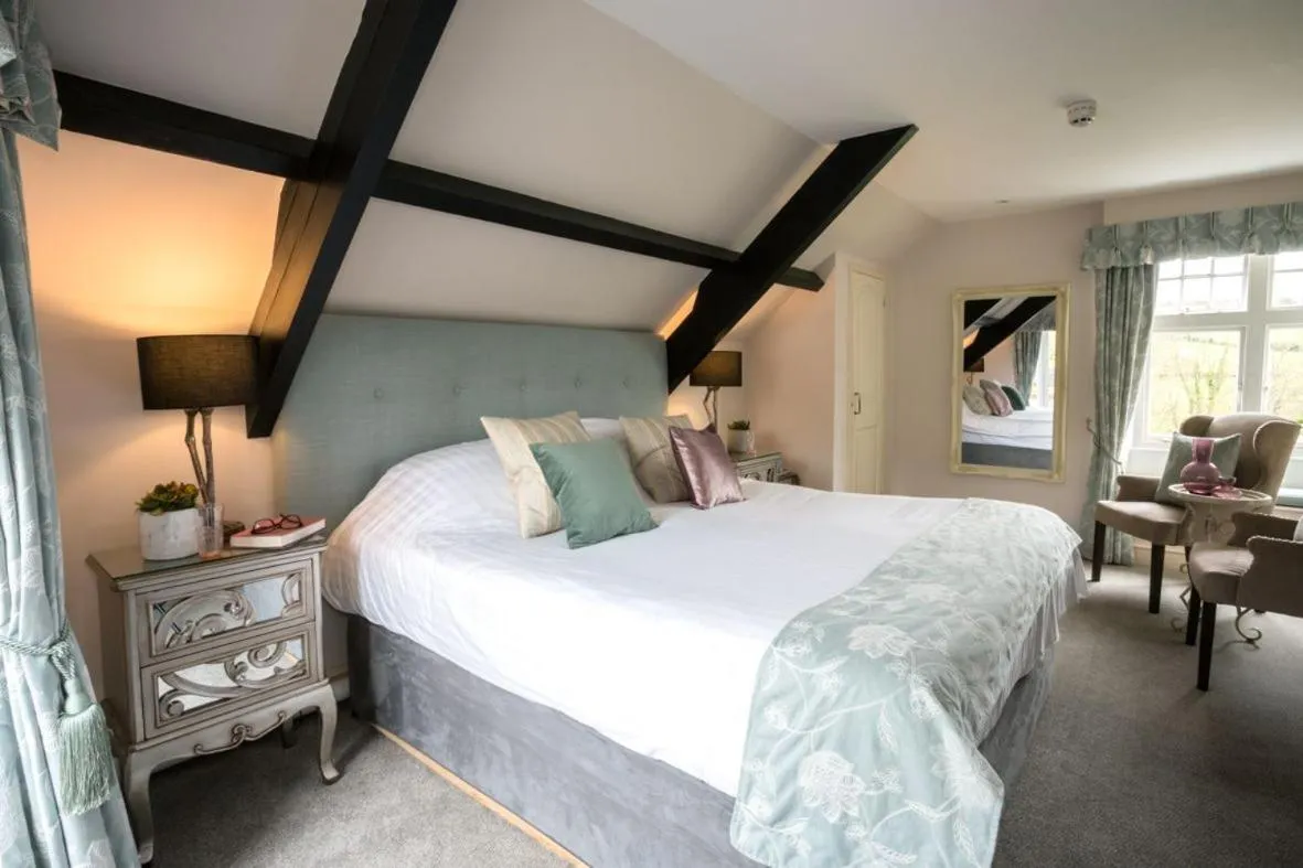 Bed in Mill End Hotel