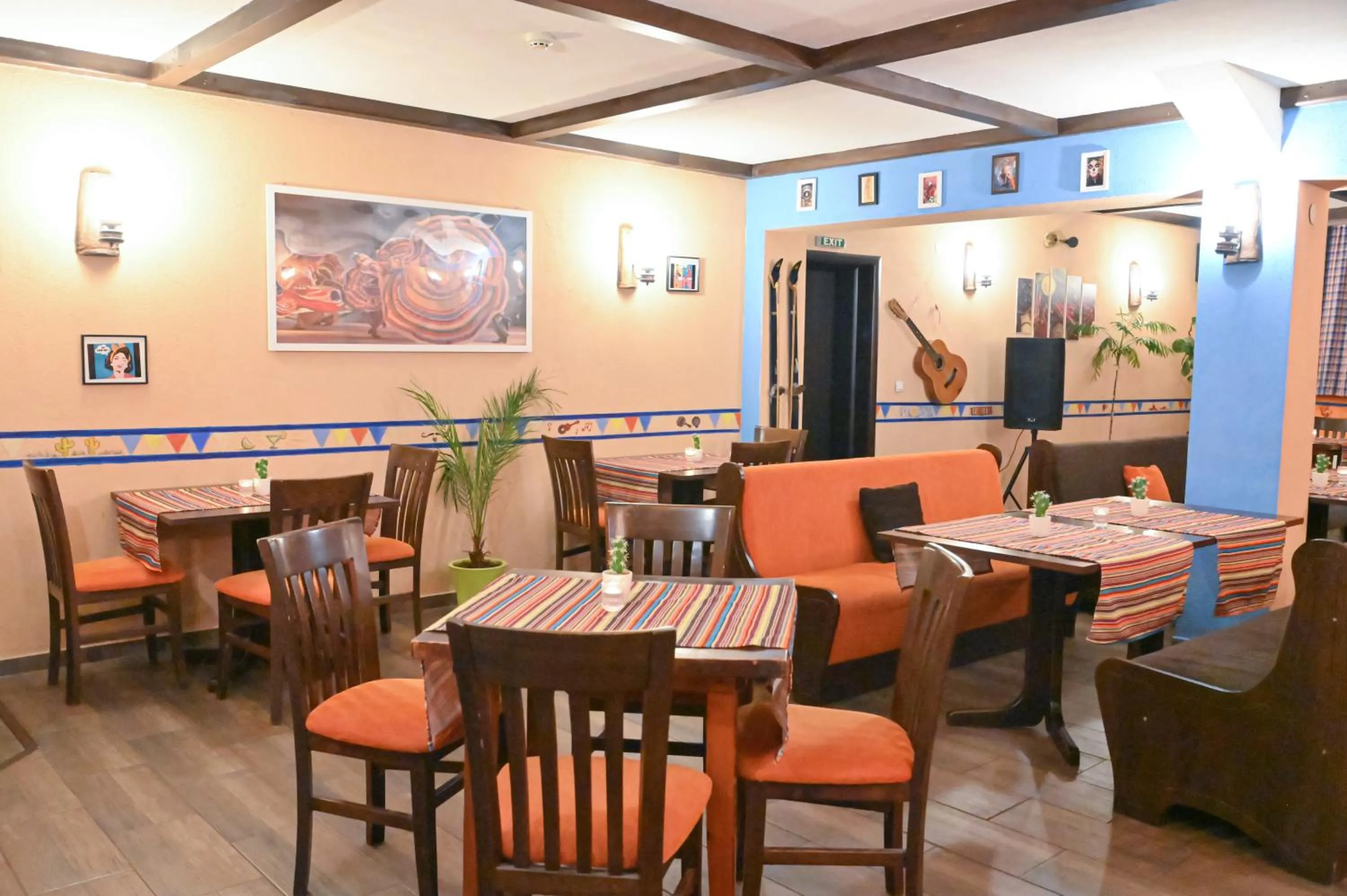 Restaurant/places to eat in Hotel Ida