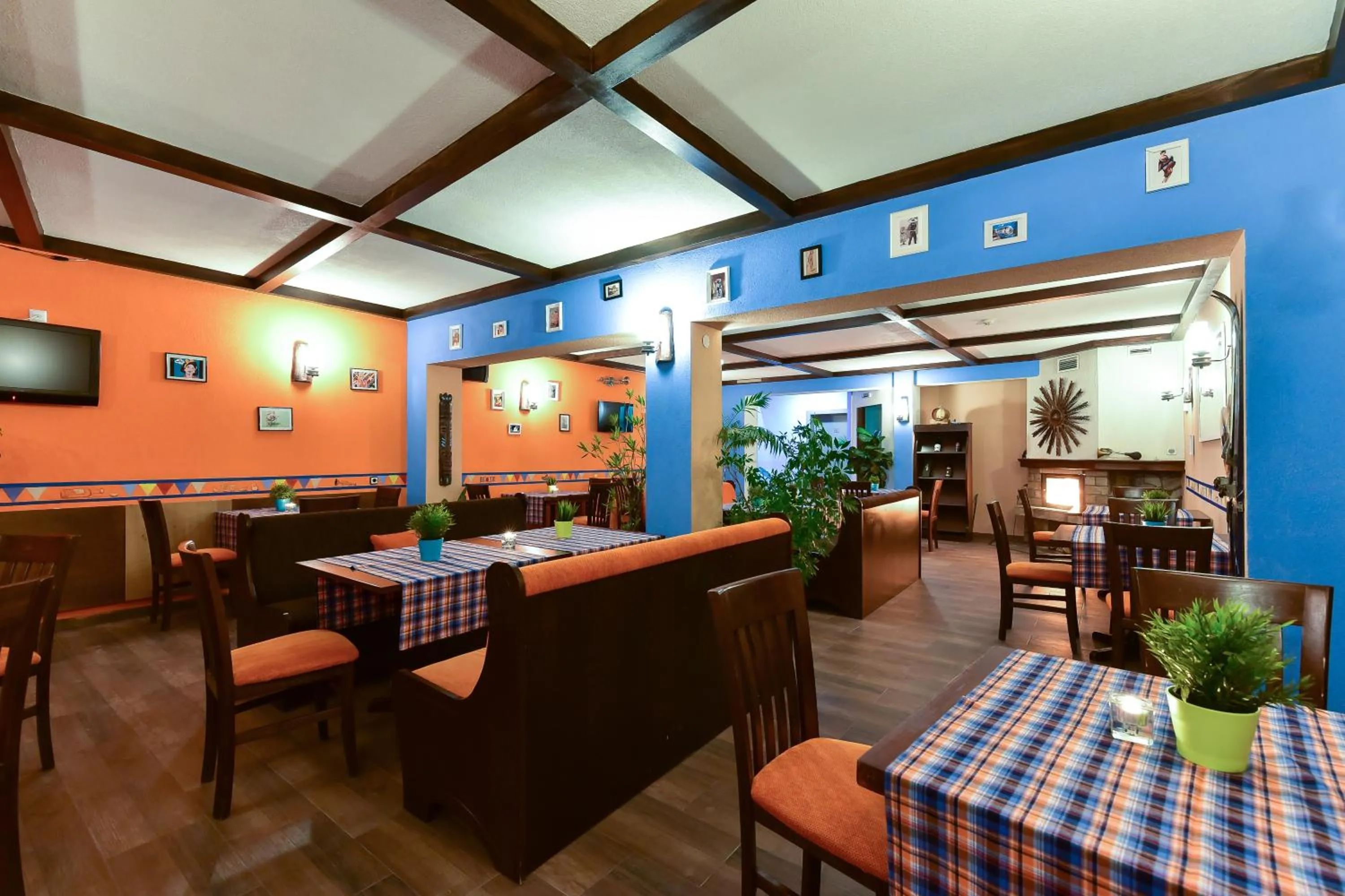 Restaurant/places to eat in Hotel Ida