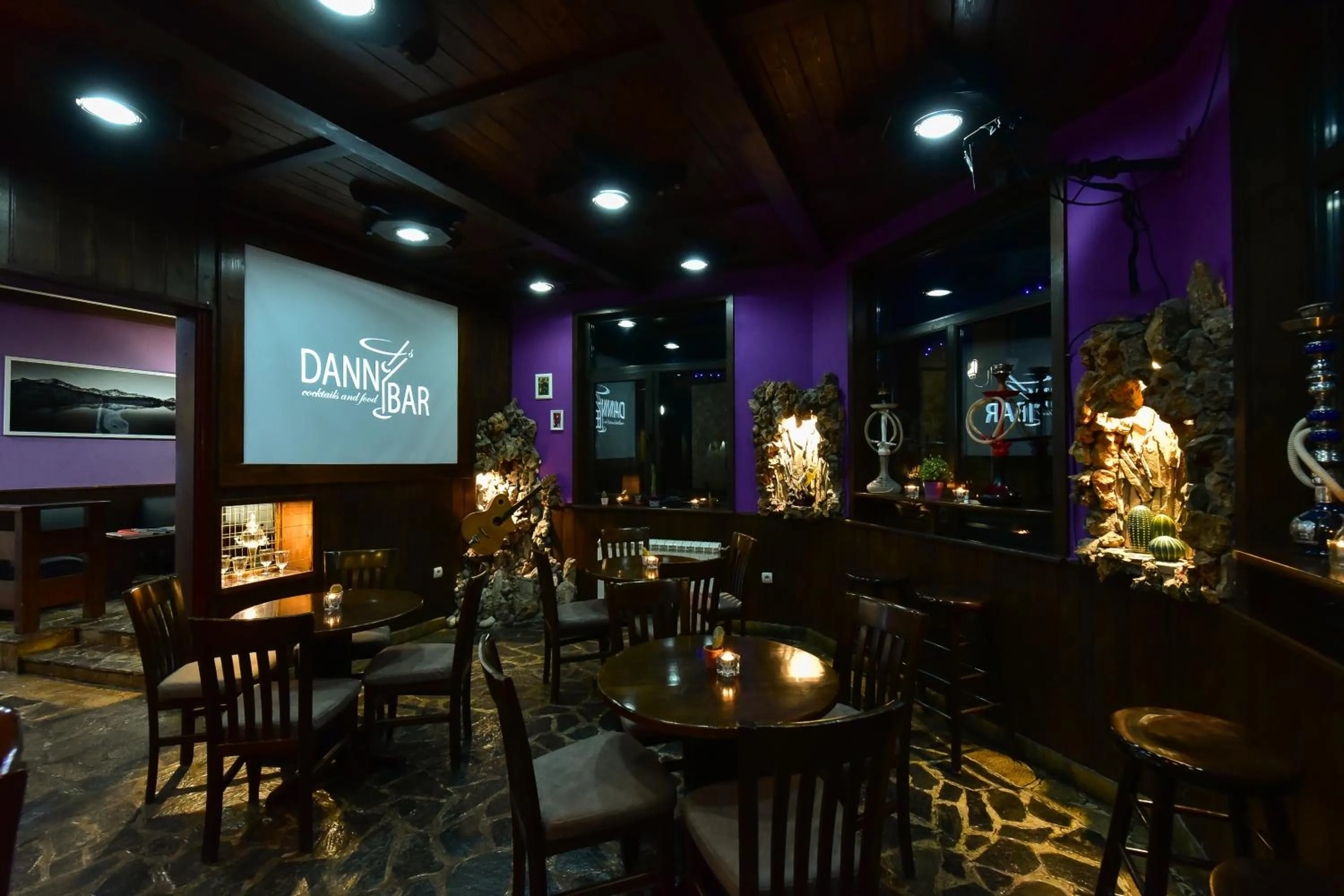 Restaurant/places to eat in Hotel Ida