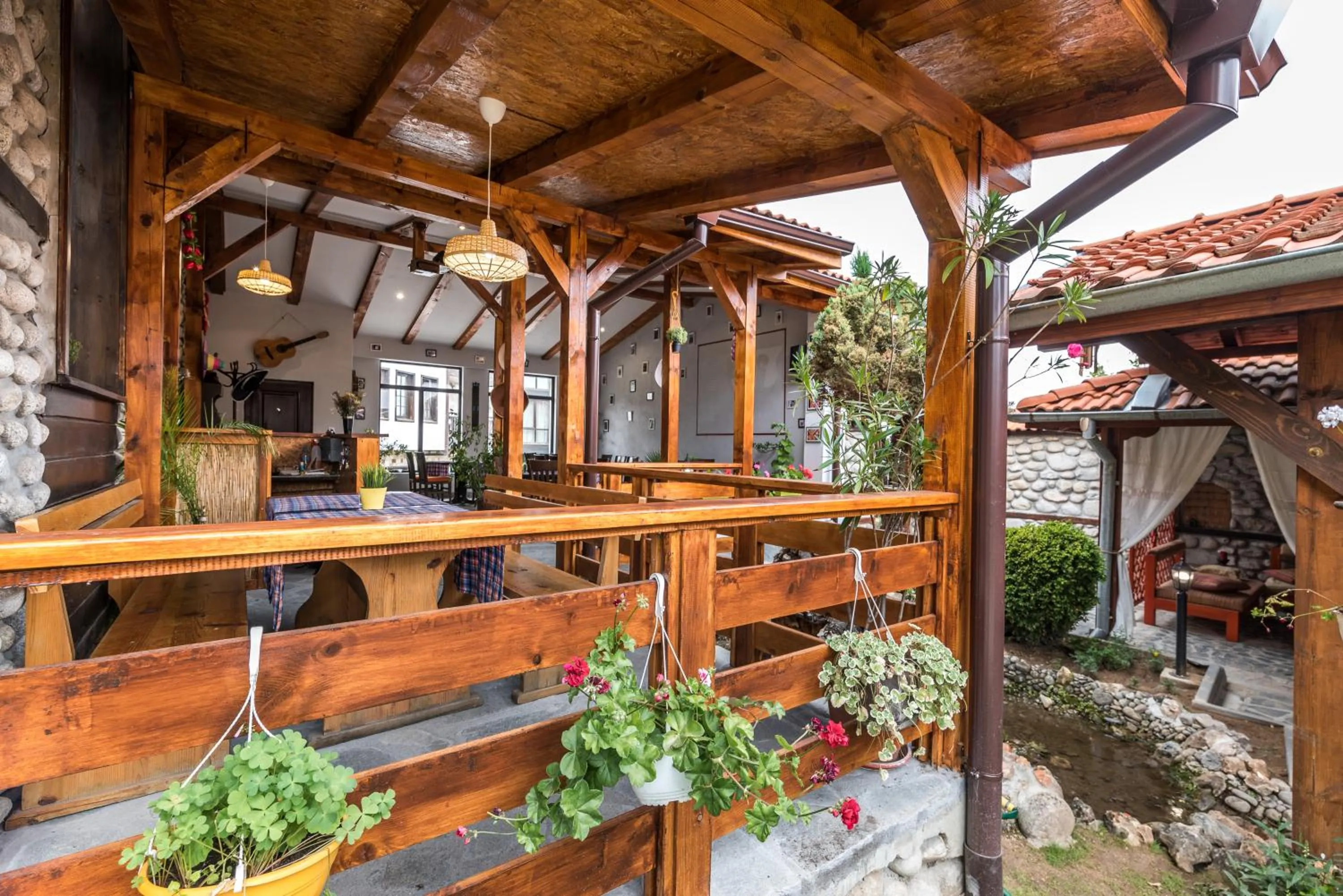 Restaurant/places to eat in Hotel Ida